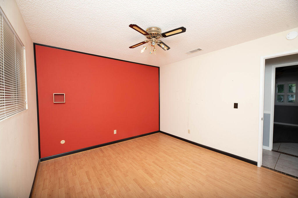 1101 W Mary Ave, Visalia, CA 93277