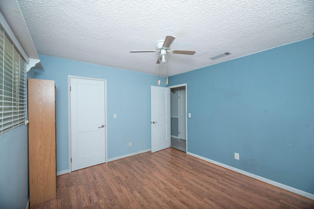 1101 W Mary Ave, Visalia, CA 93277