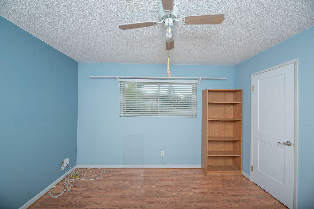 1101 W Mary Ave, Visalia, CA 93277
