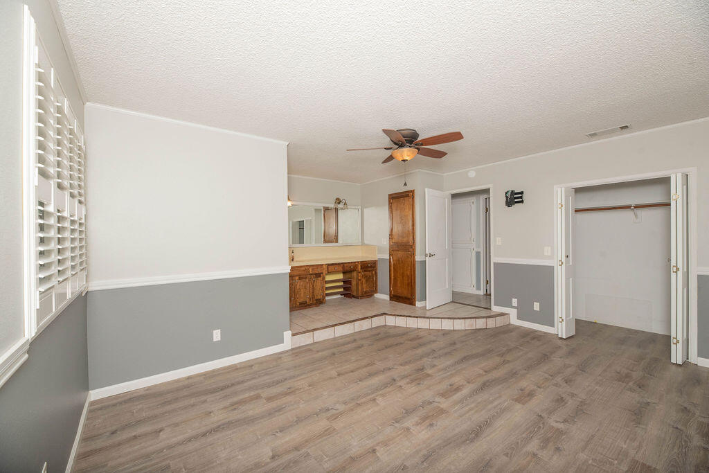 1101 W Mary Ave, Visalia, CA 93277