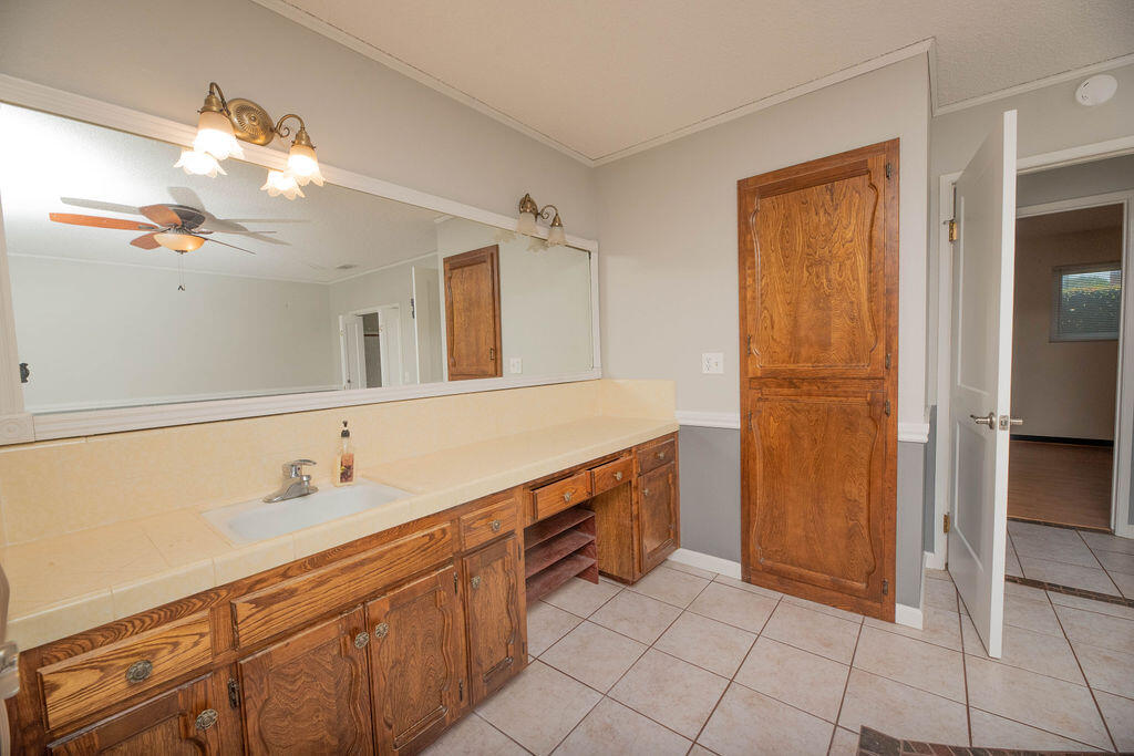 1101 W Mary Ave, Visalia, CA 93277