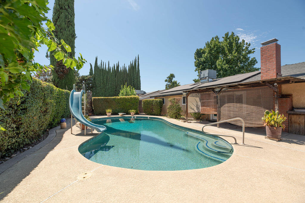 1101 W Mary Ave, Visalia, CA 93277