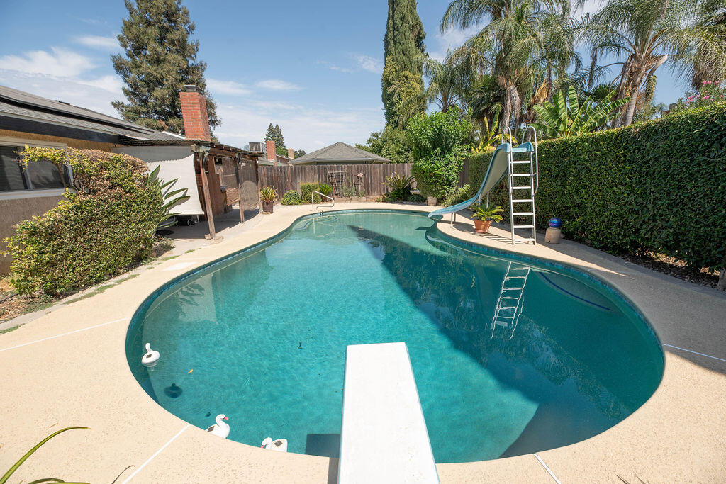 1101 W Mary Ave, Visalia, CA 93277