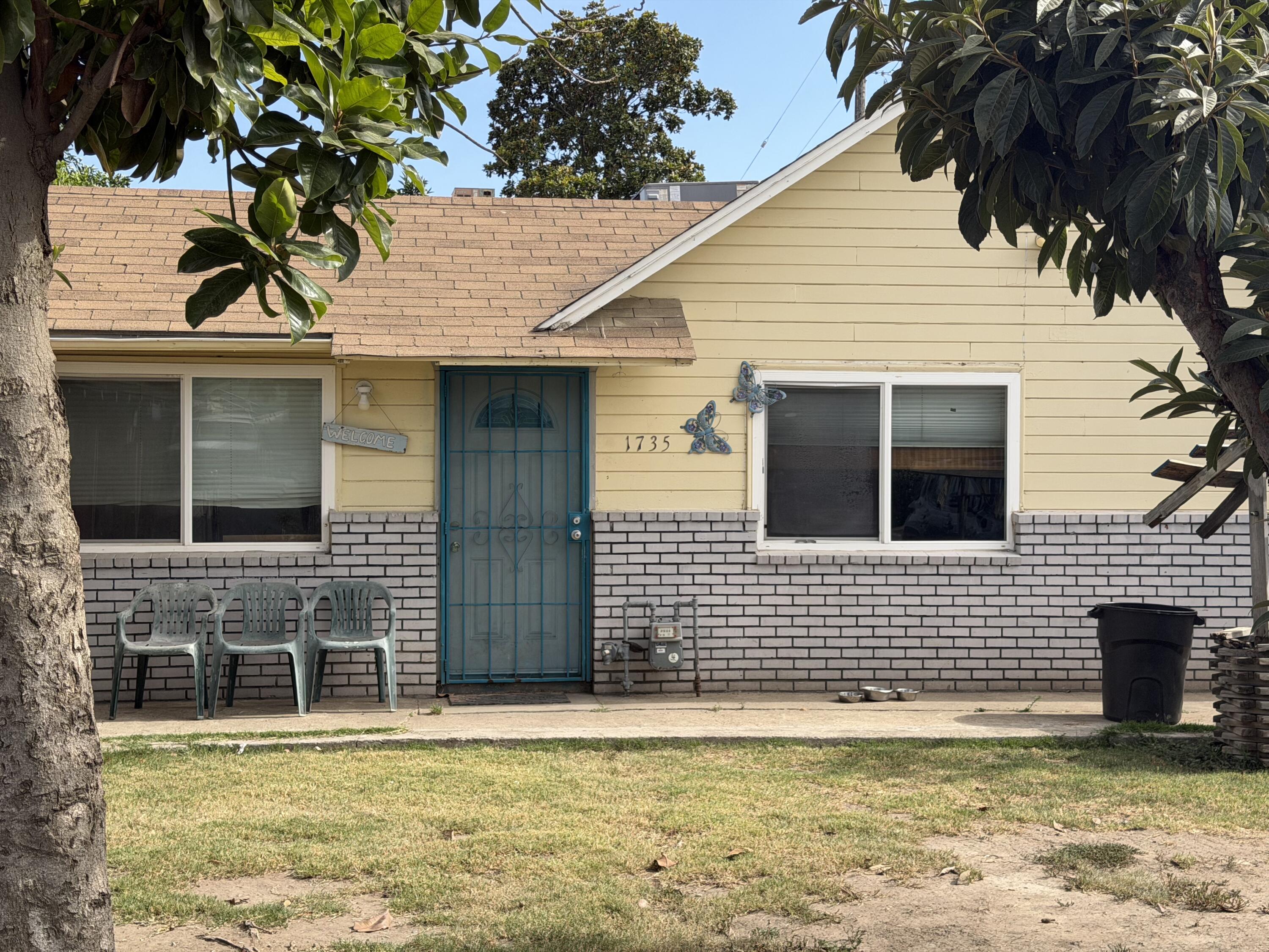 1735 W Connelly Ave, Visalia, CA 93291