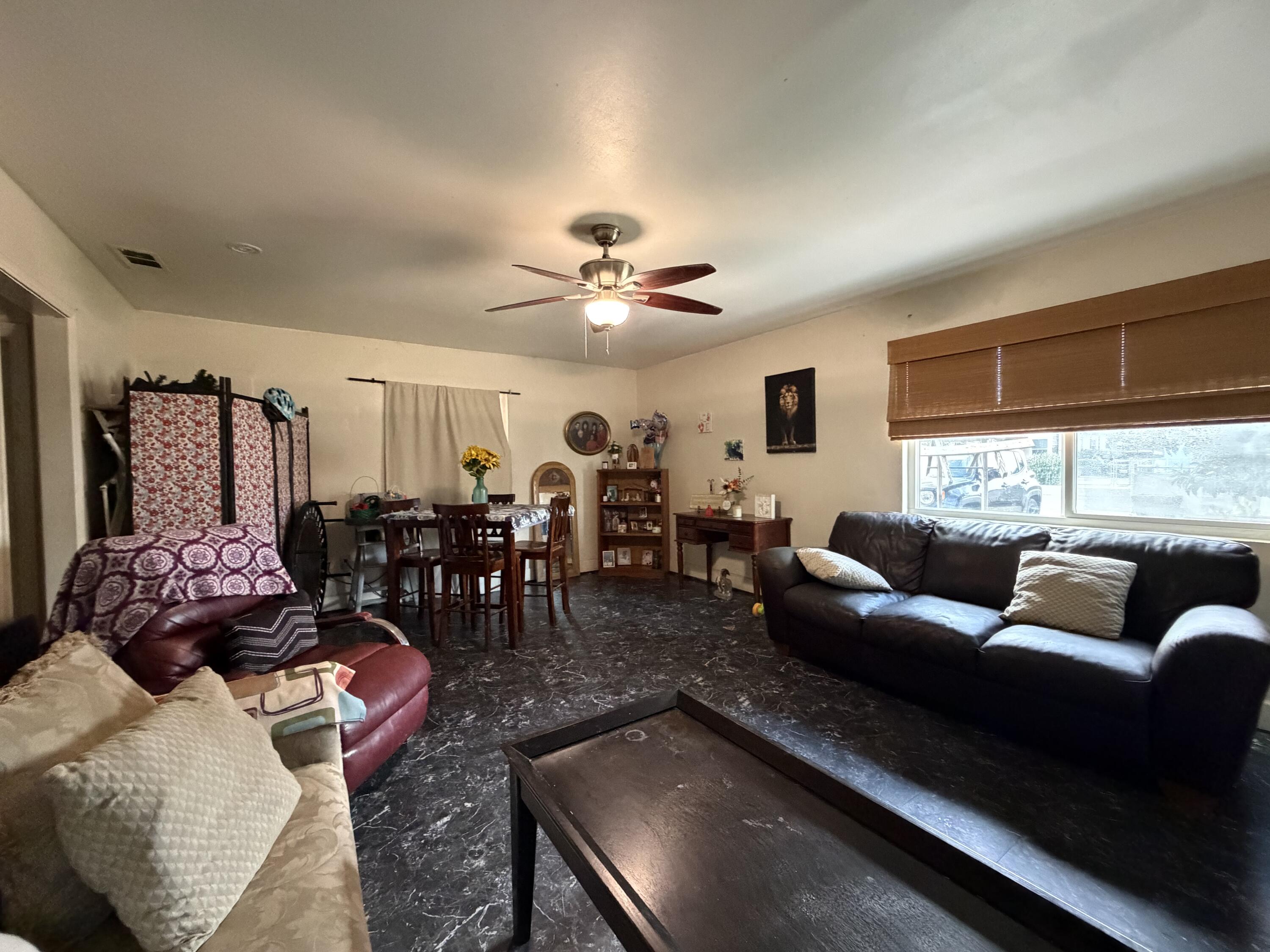 1735 W Connelly Ave, Visalia, CA 93291
