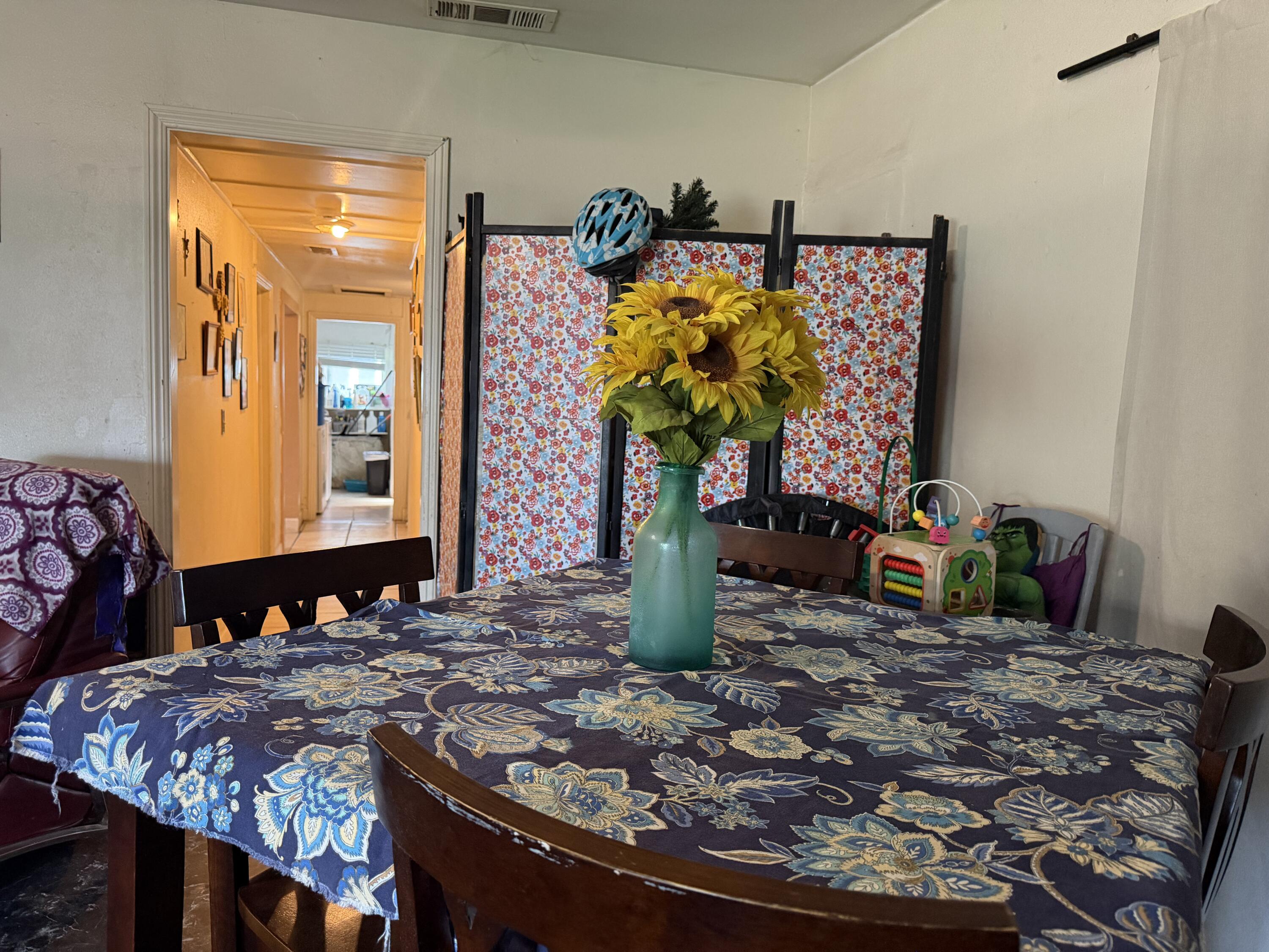1735 W Connelly Ave, Visalia, CA 93291