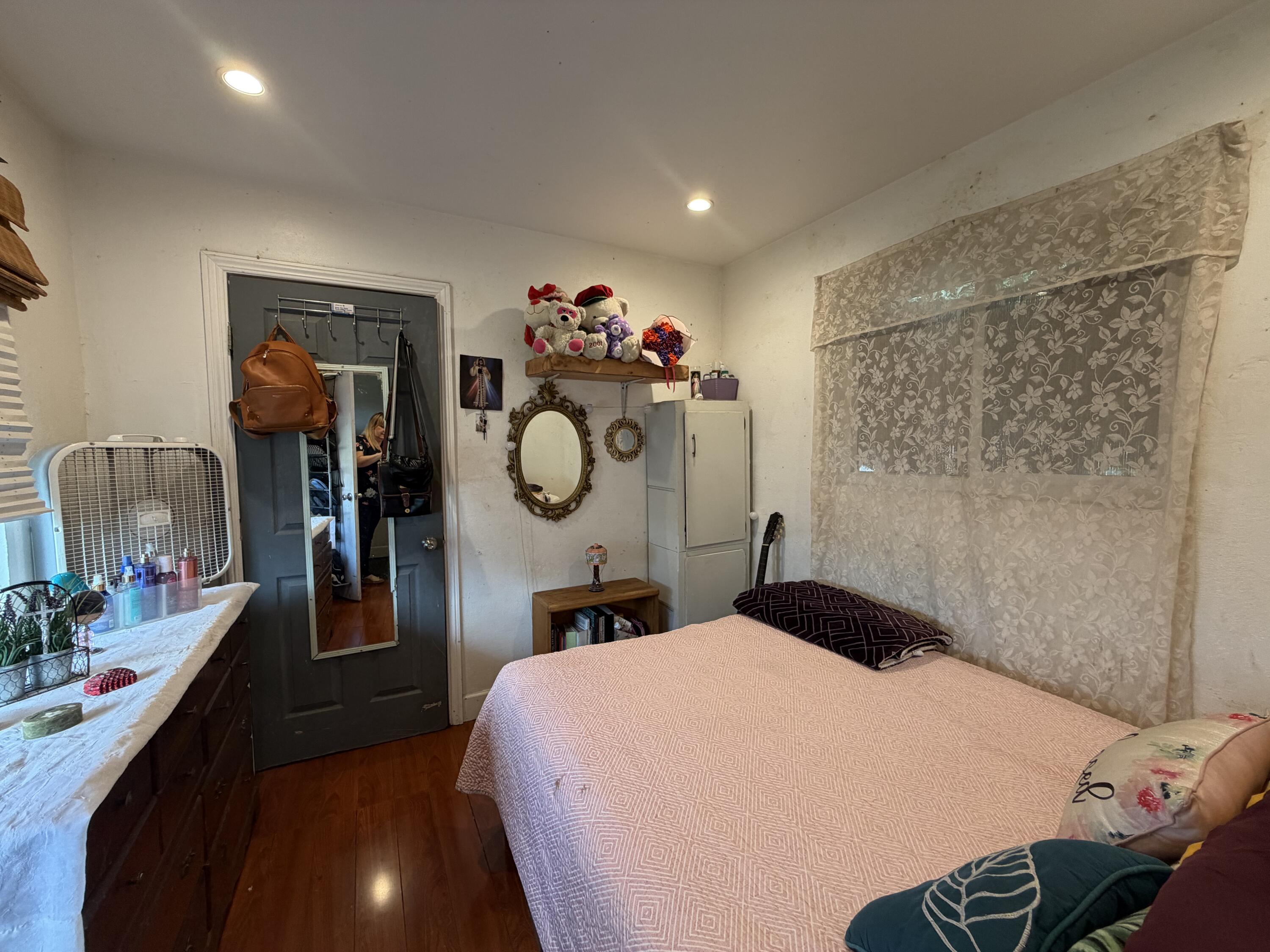 1735 W Connelly Ave, Visalia, CA 93291