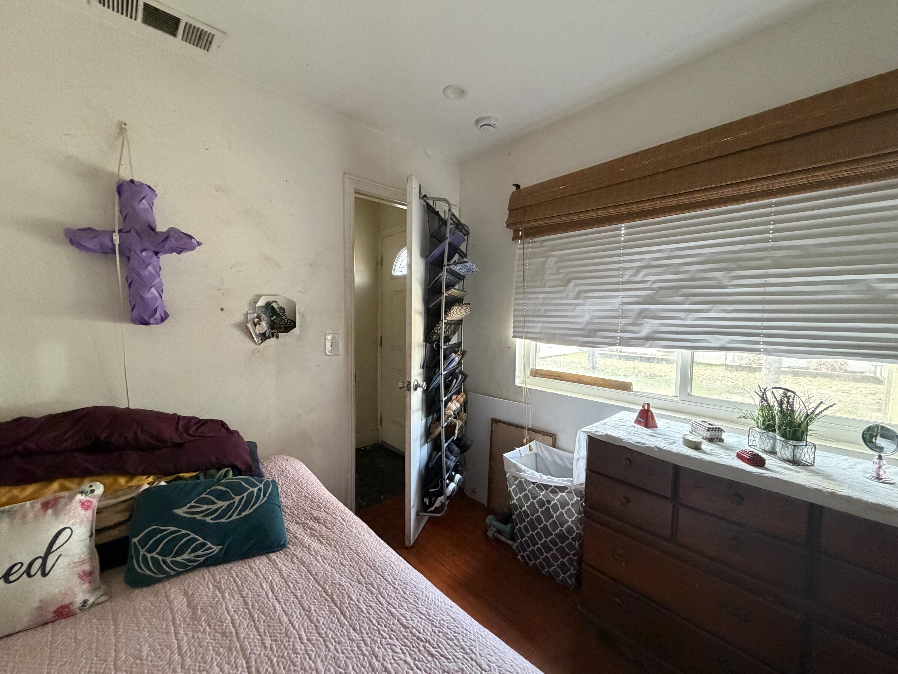 1735 W Connelly Ave, Visalia, CA 93291