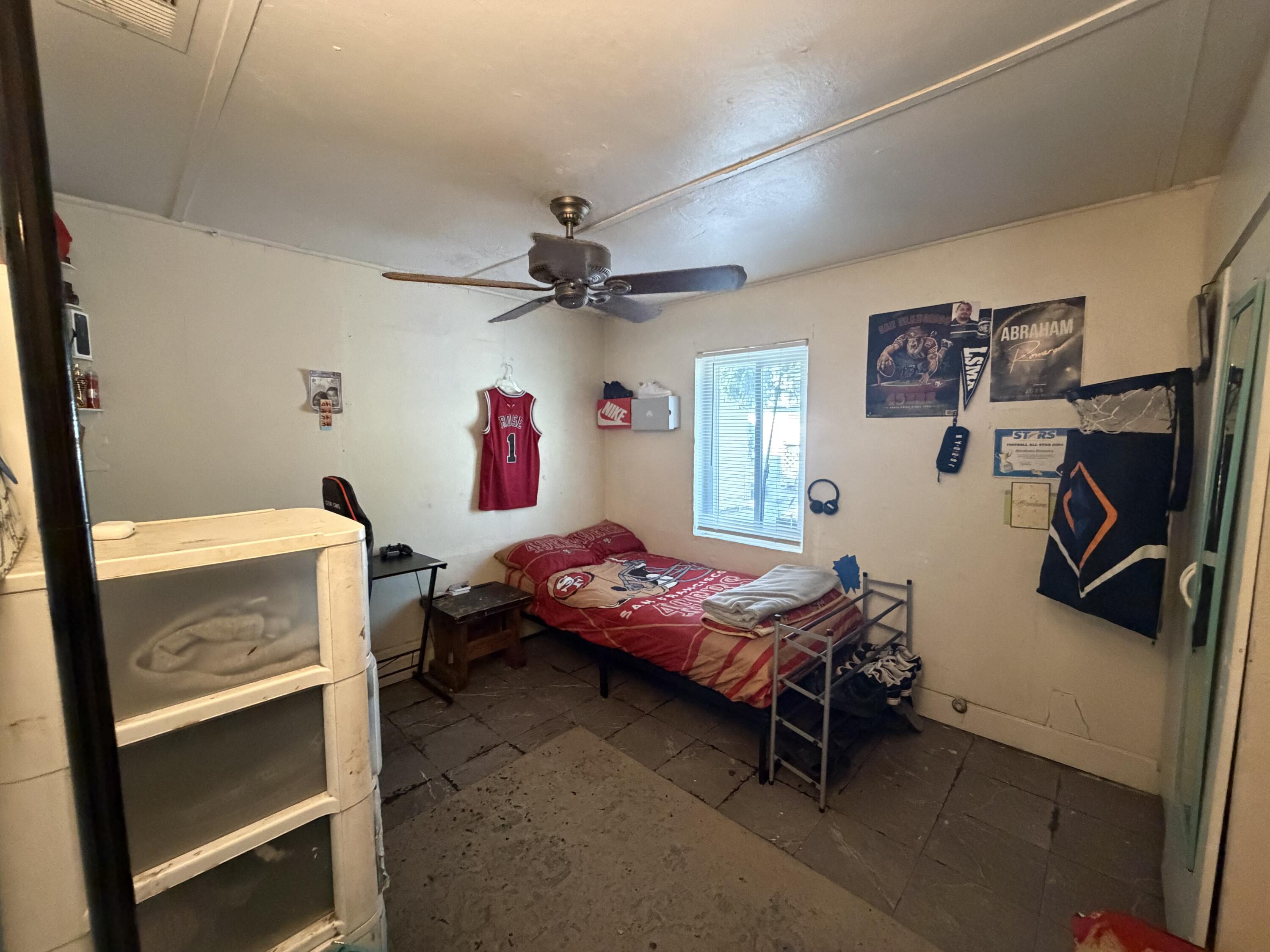 1735 W Connelly Ave, Visalia, CA 93291