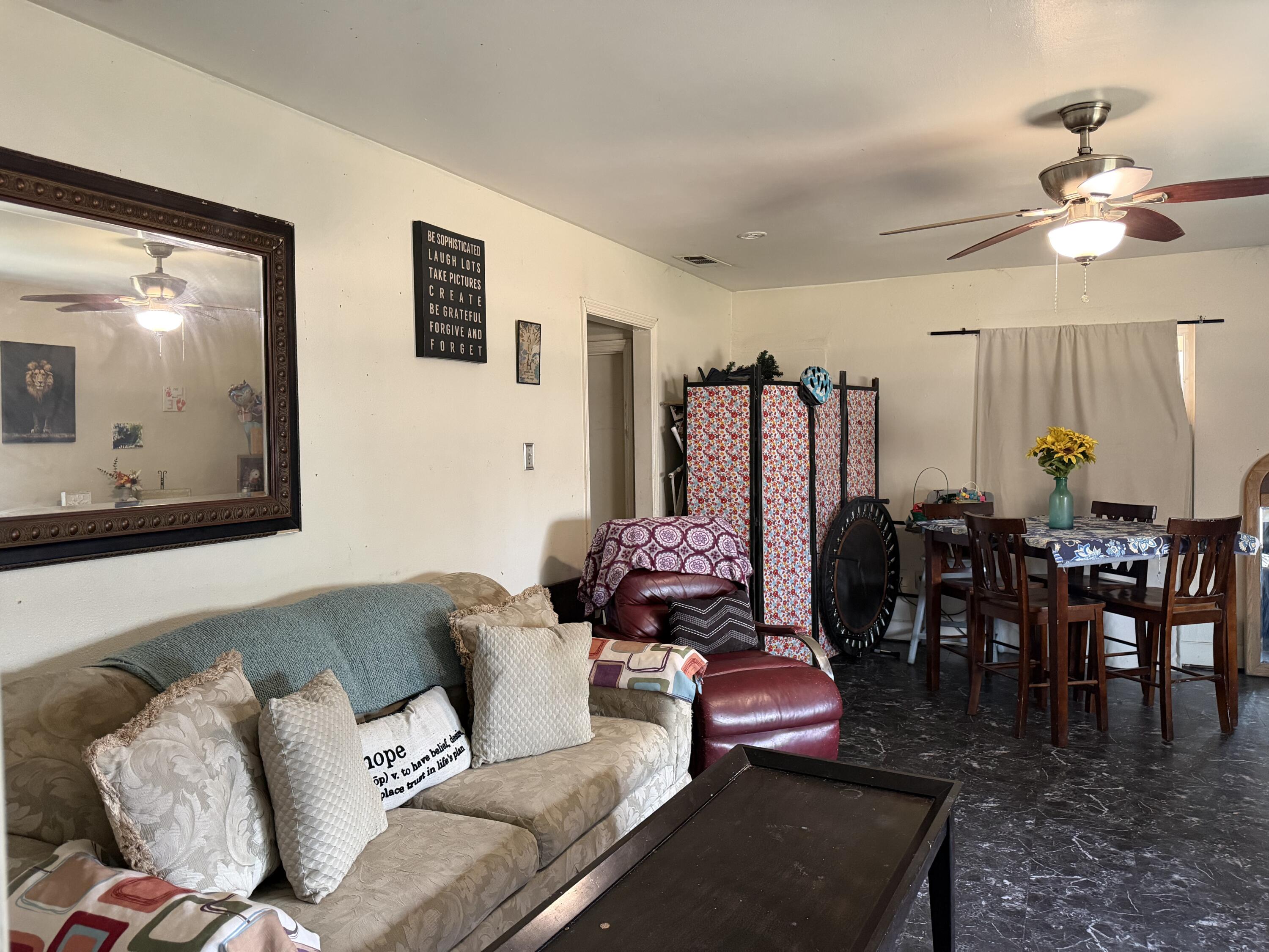 1735 W Connelly Ave, Visalia, CA 93291