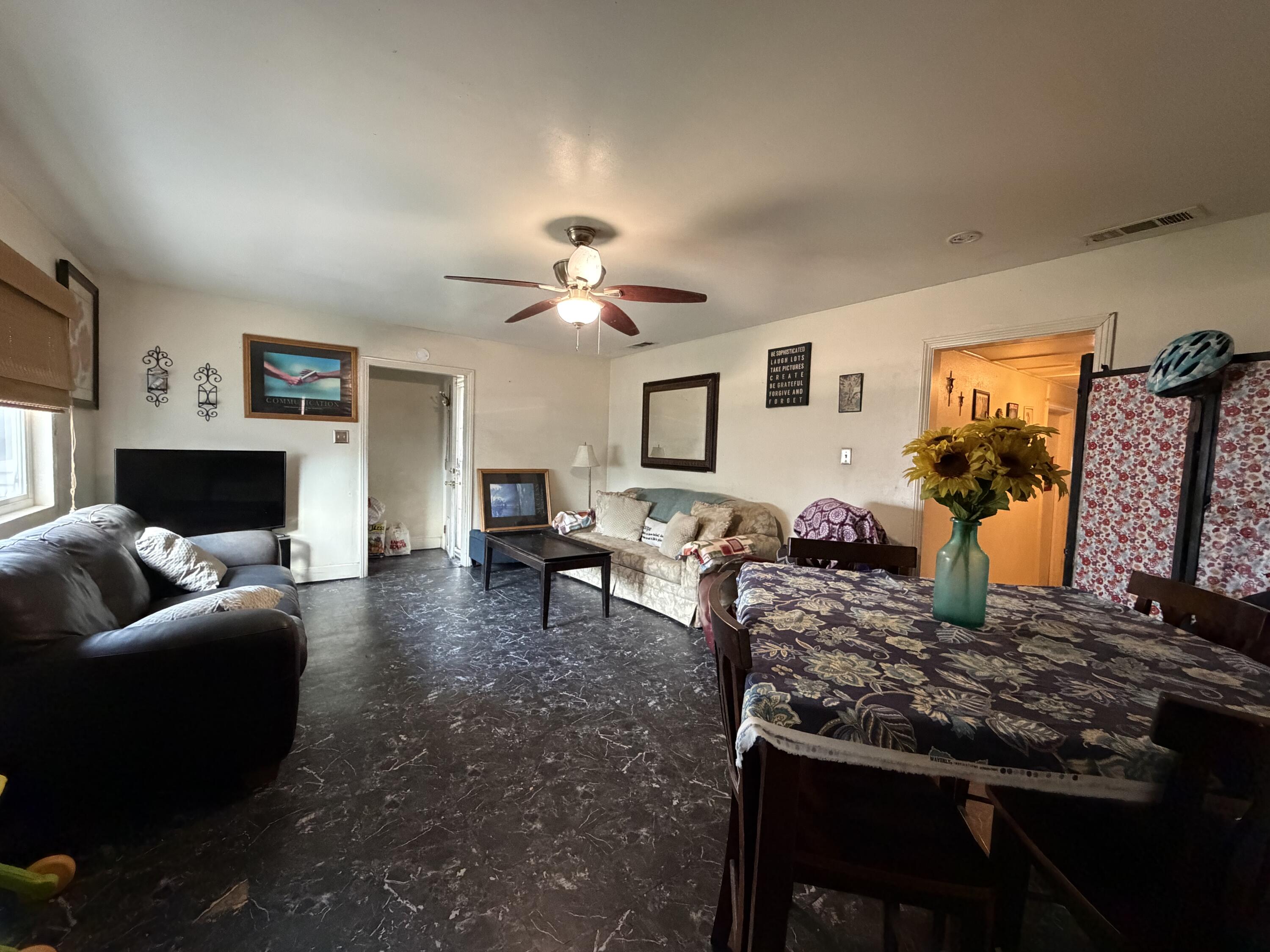 1735 W Connelly Ave, Visalia, CA 93291