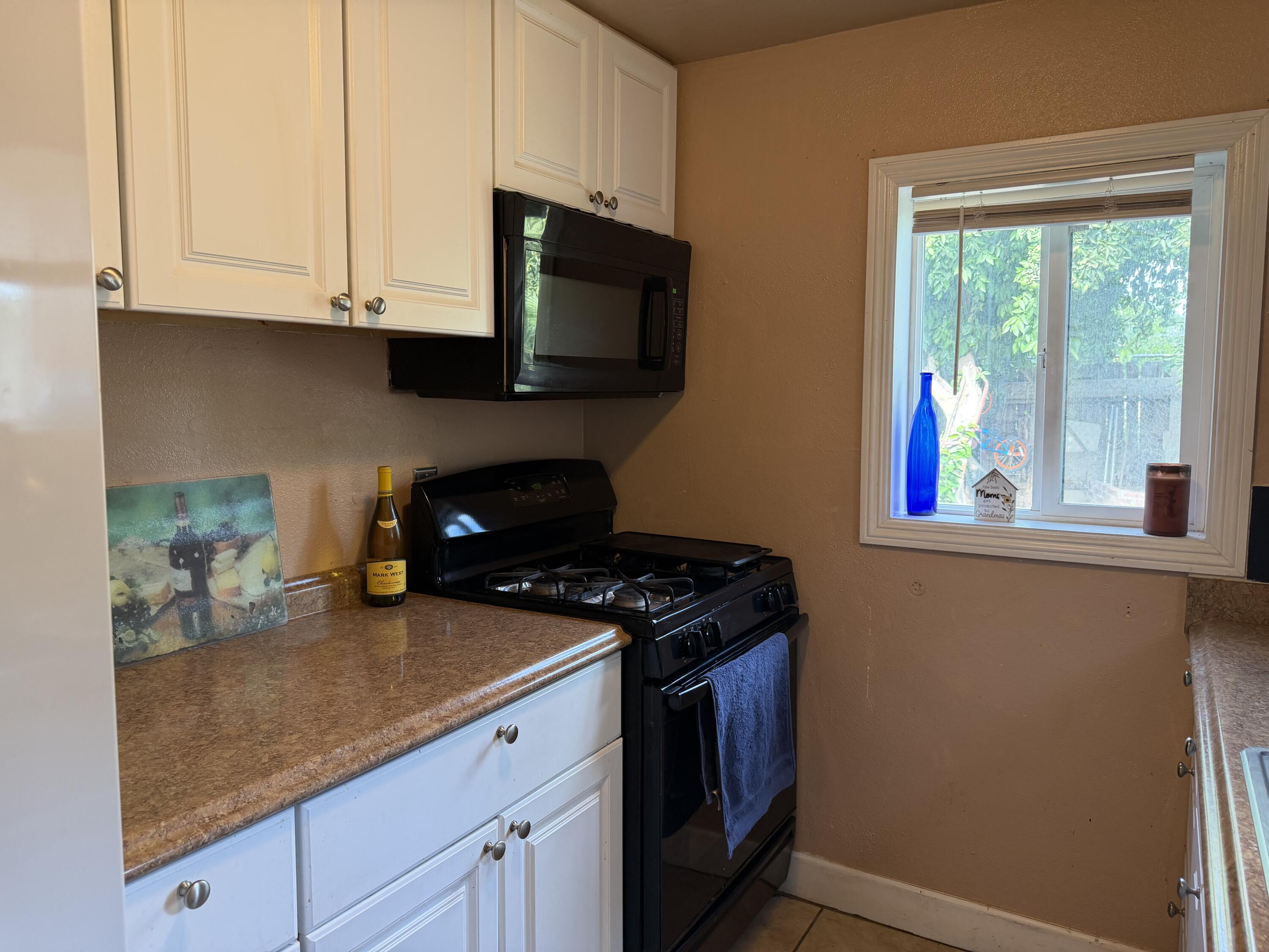 1735 W Connelly Ave, Visalia, CA 93291