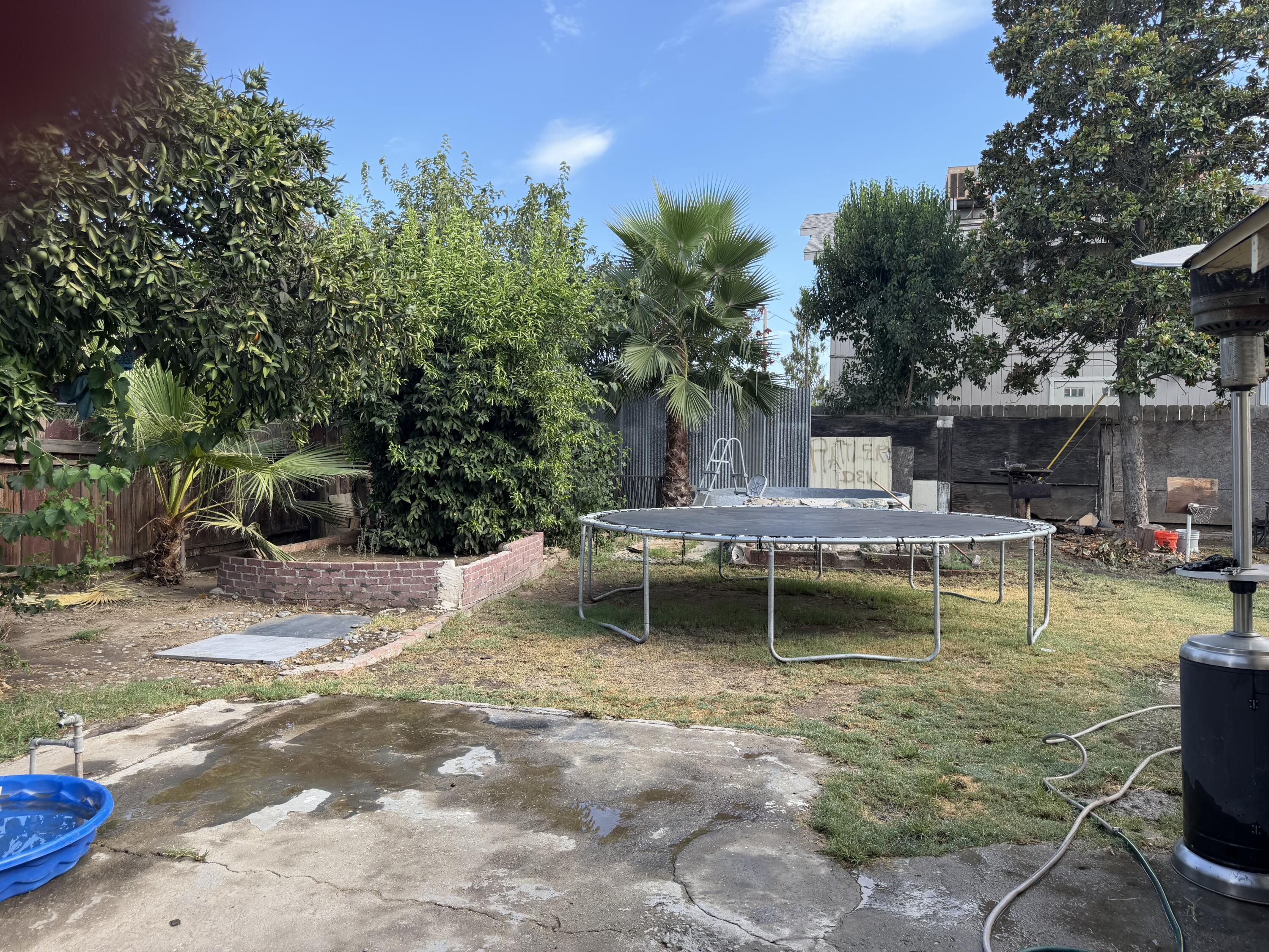 1735 W Connelly Ave, Visalia, CA 93291