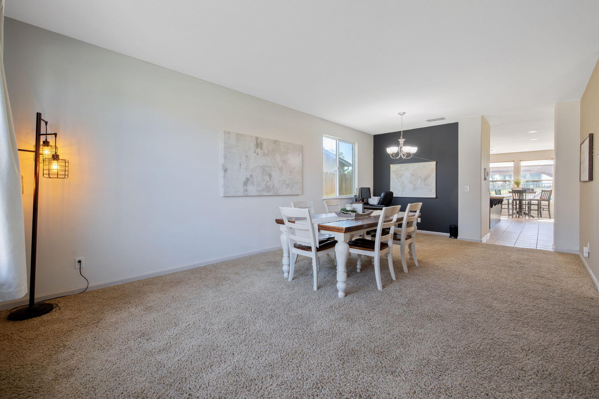 1114 Paradise Dr, Lemoore, CA 93245