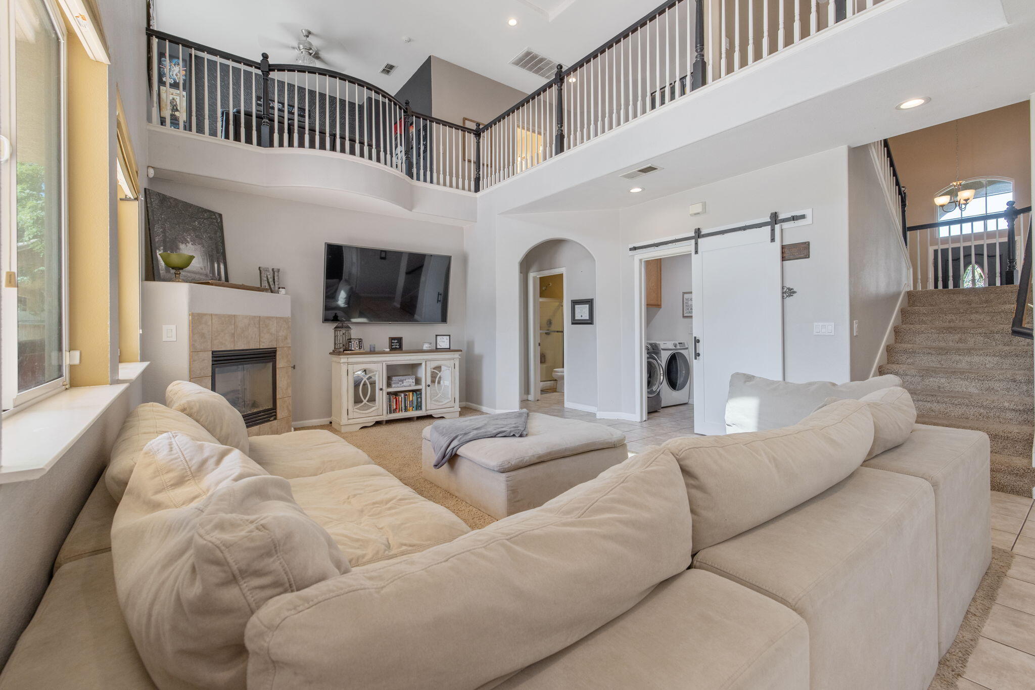 1114 Paradise Dr, Lemoore, CA 93245
