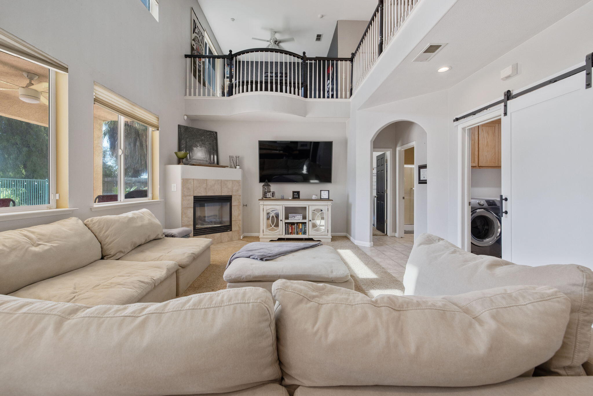 1114 Paradise Dr, Lemoore, CA 93245