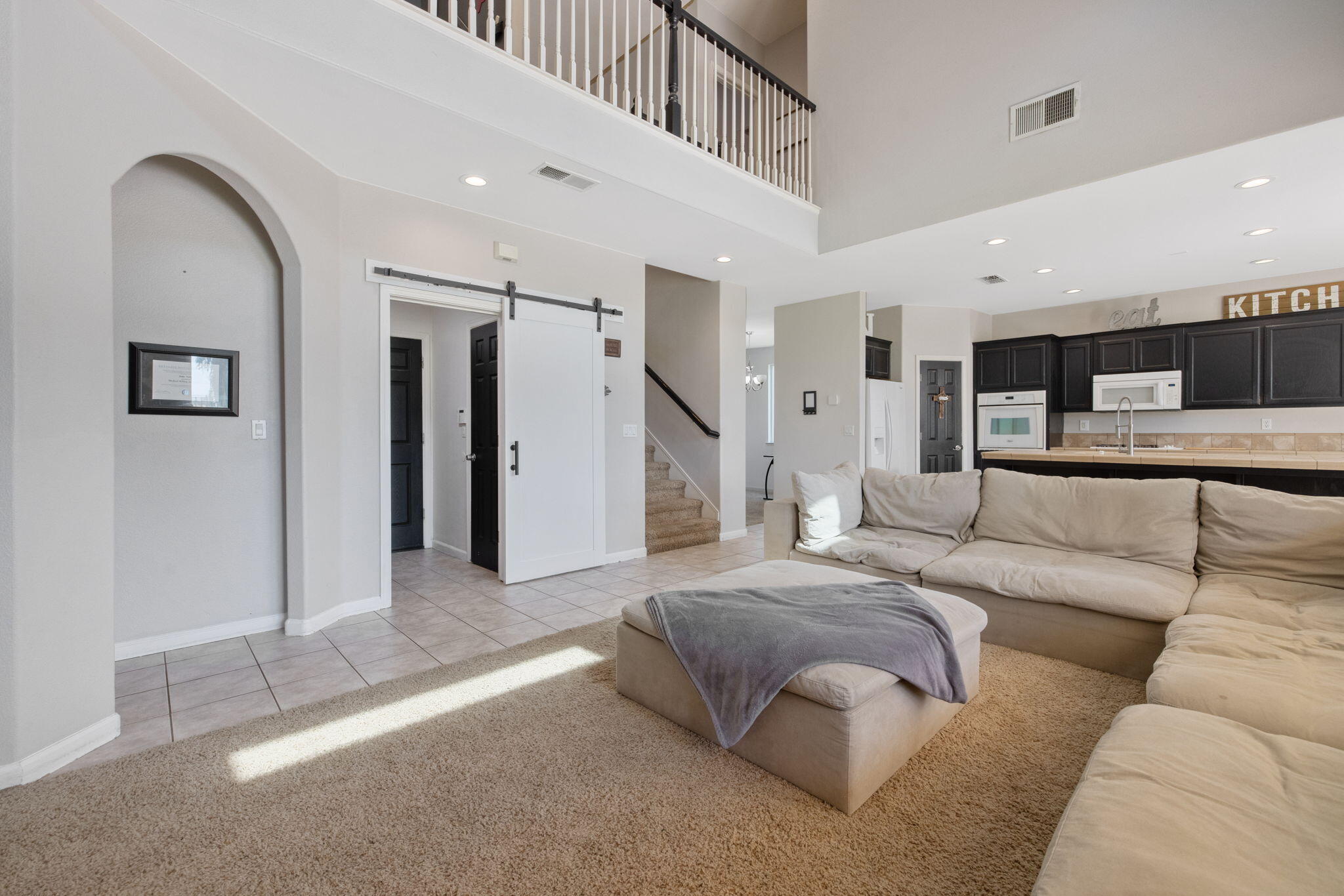 1114 Paradise Dr, Lemoore, CA 93245