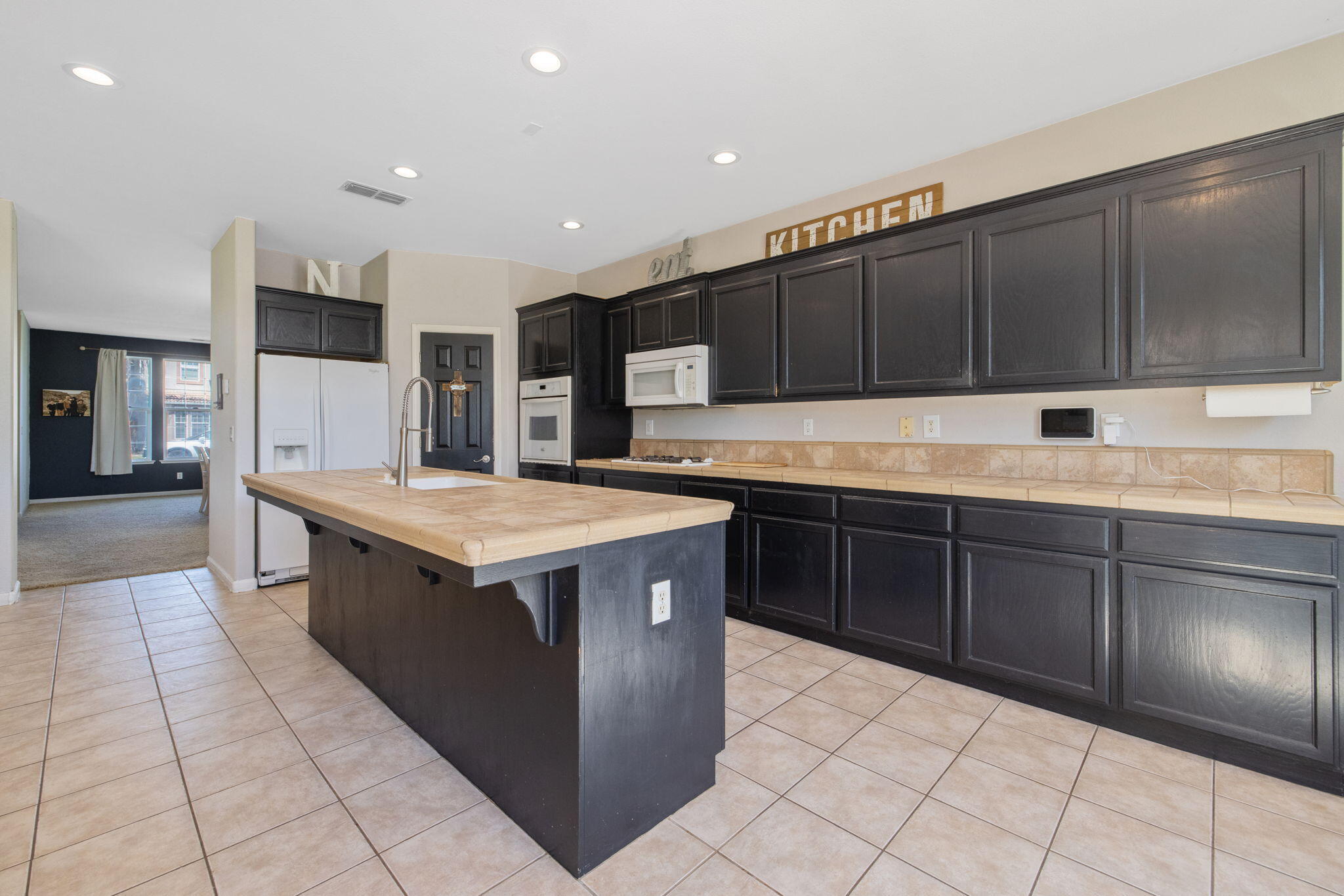1114 Paradise Dr, Lemoore, CA 93245