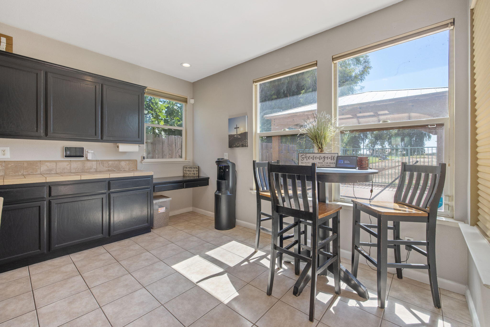 1114 Paradise Dr, Lemoore, CA 93245