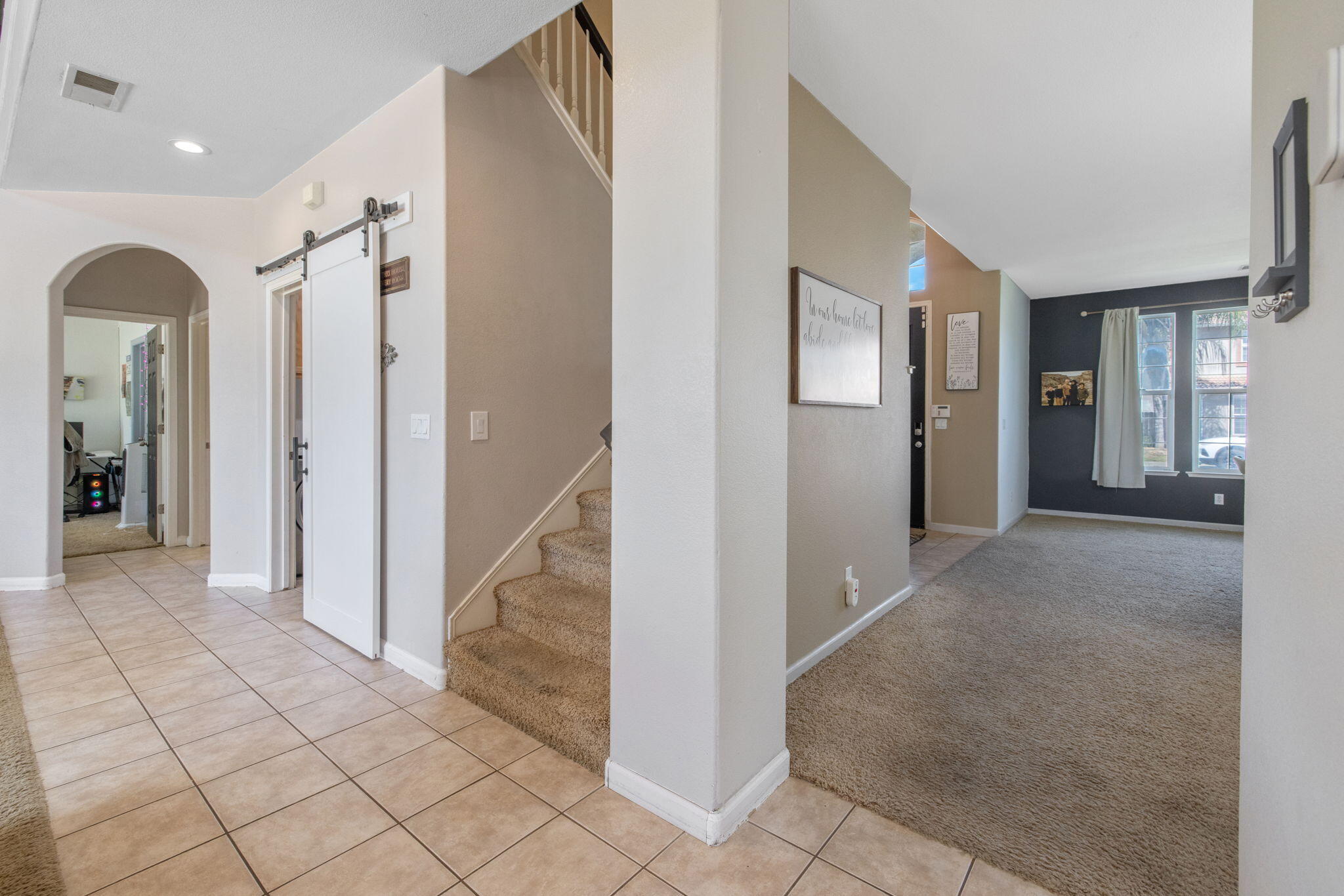 1114 Paradise Dr, Lemoore, CA 93245