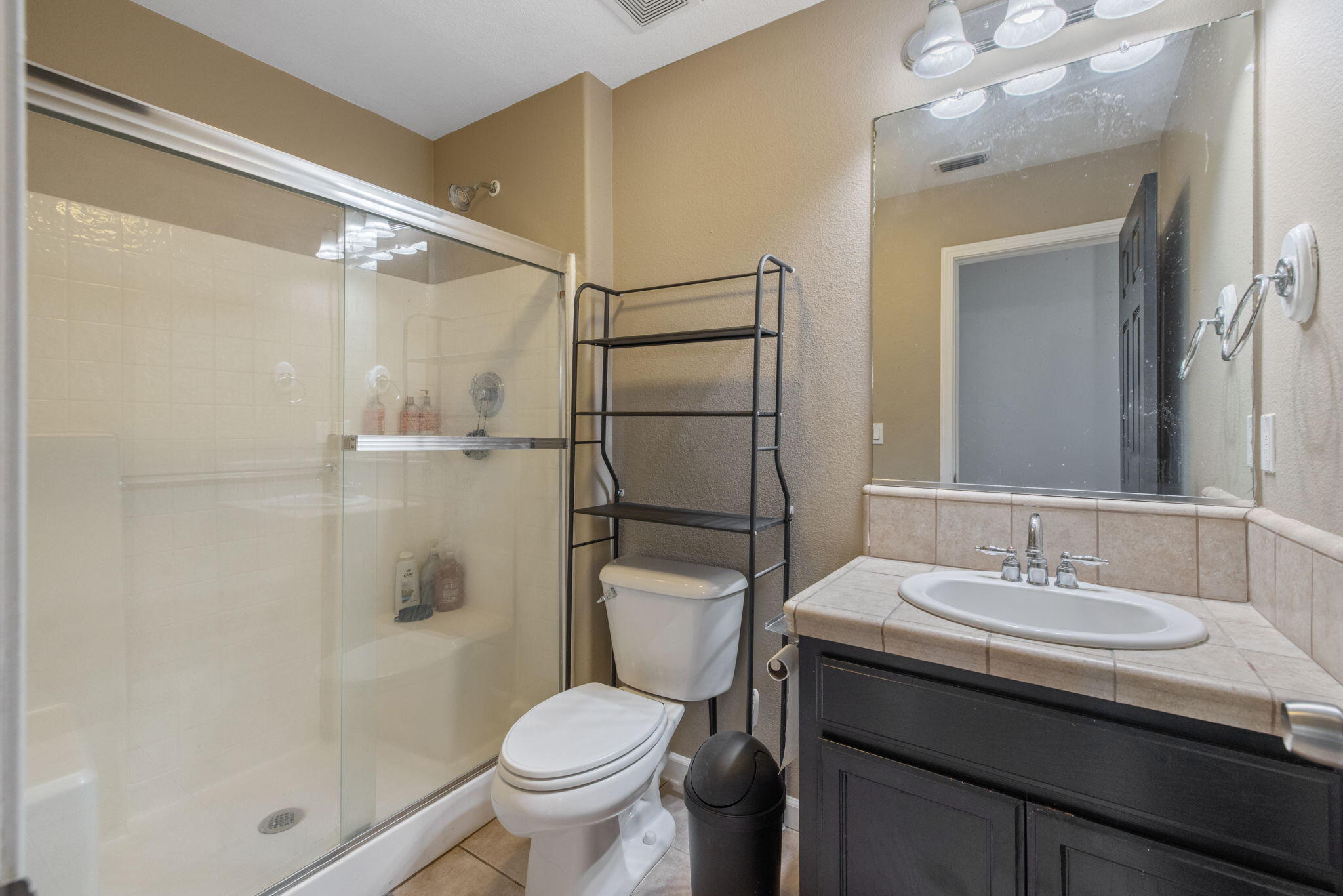 1114 Paradise Dr, Lemoore, CA 93245