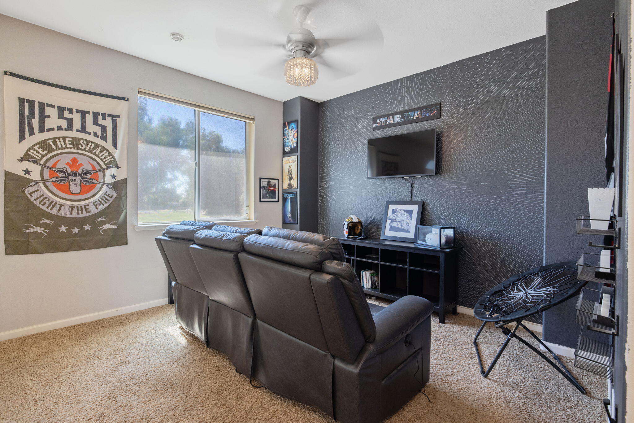 1114 Paradise Dr, Lemoore, CA 93245