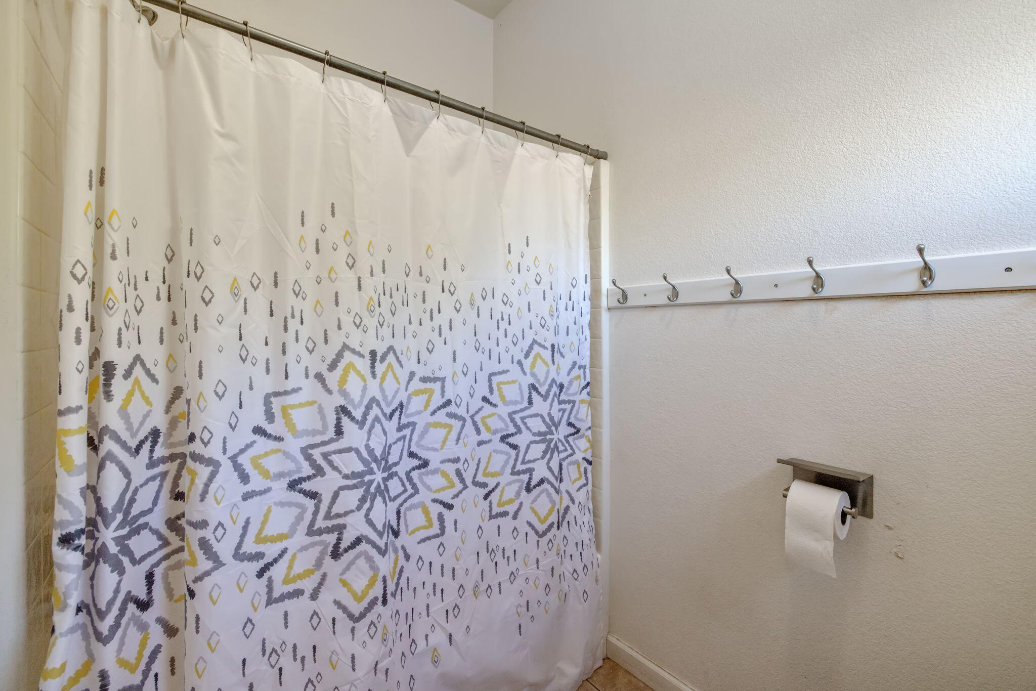 1114 Paradise Dr, Lemoore, CA 93245