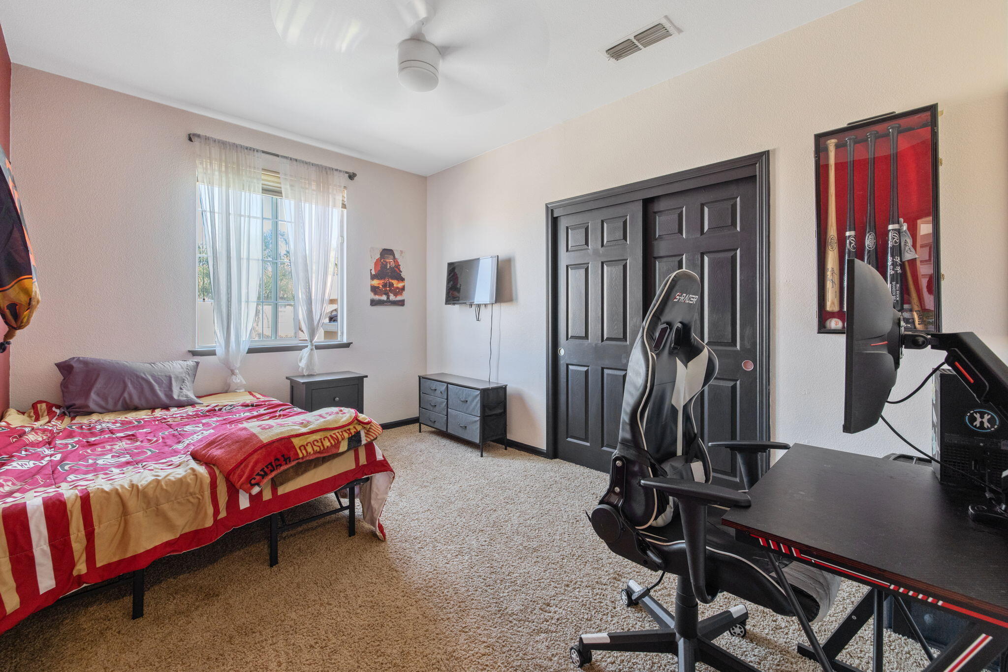 1114 Paradise Dr, Lemoore, CA 93245