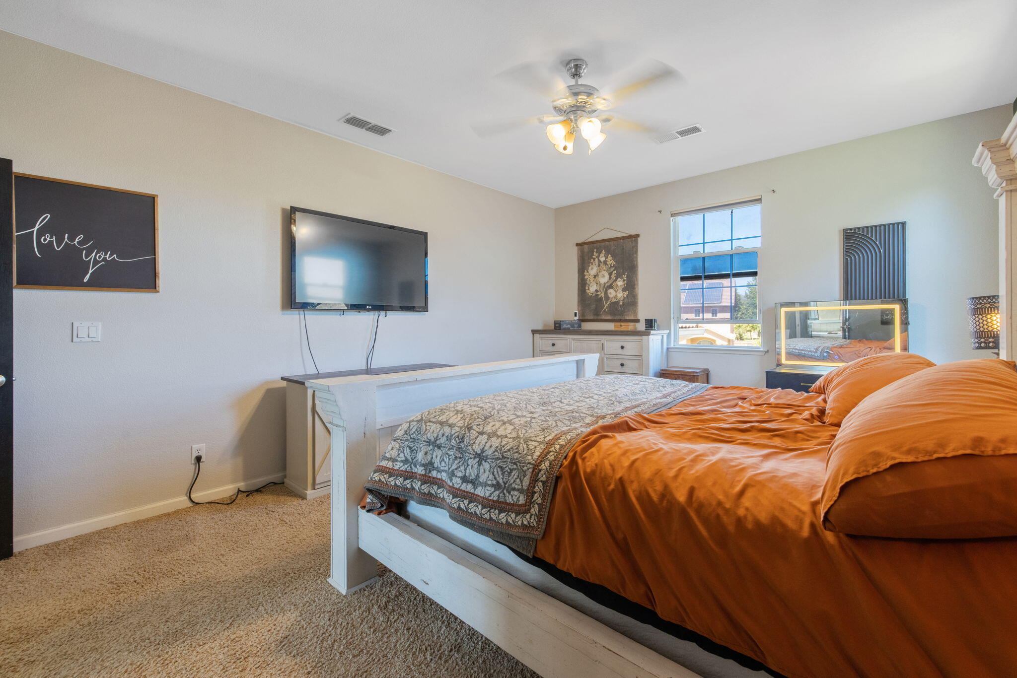 1114 Paradise Dr, Lemoore, CA 93245