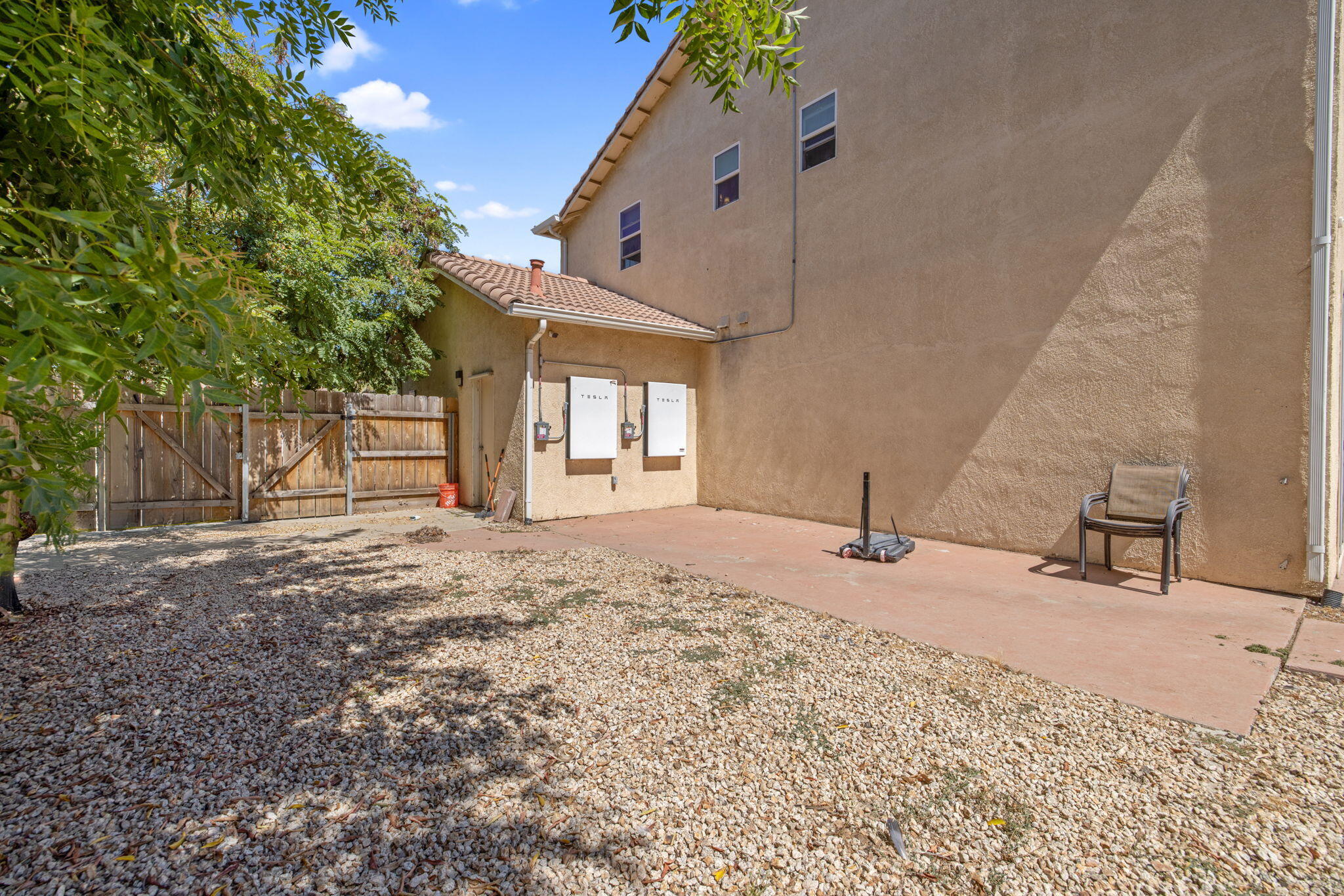 1114 Paradise Dr, Lemoore, CA 93245
