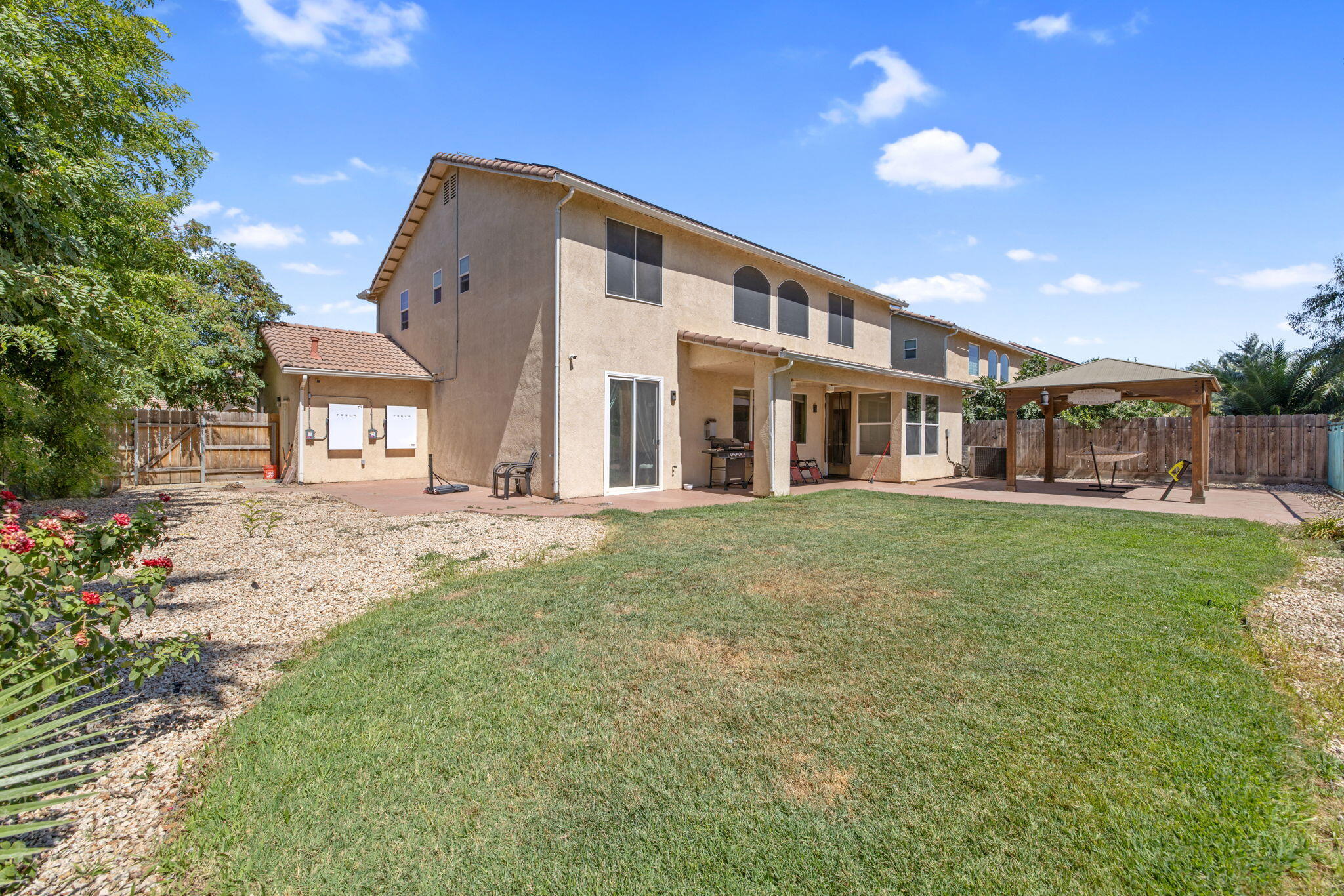 1114 Paradise Dr, Lemoore, CA 93245