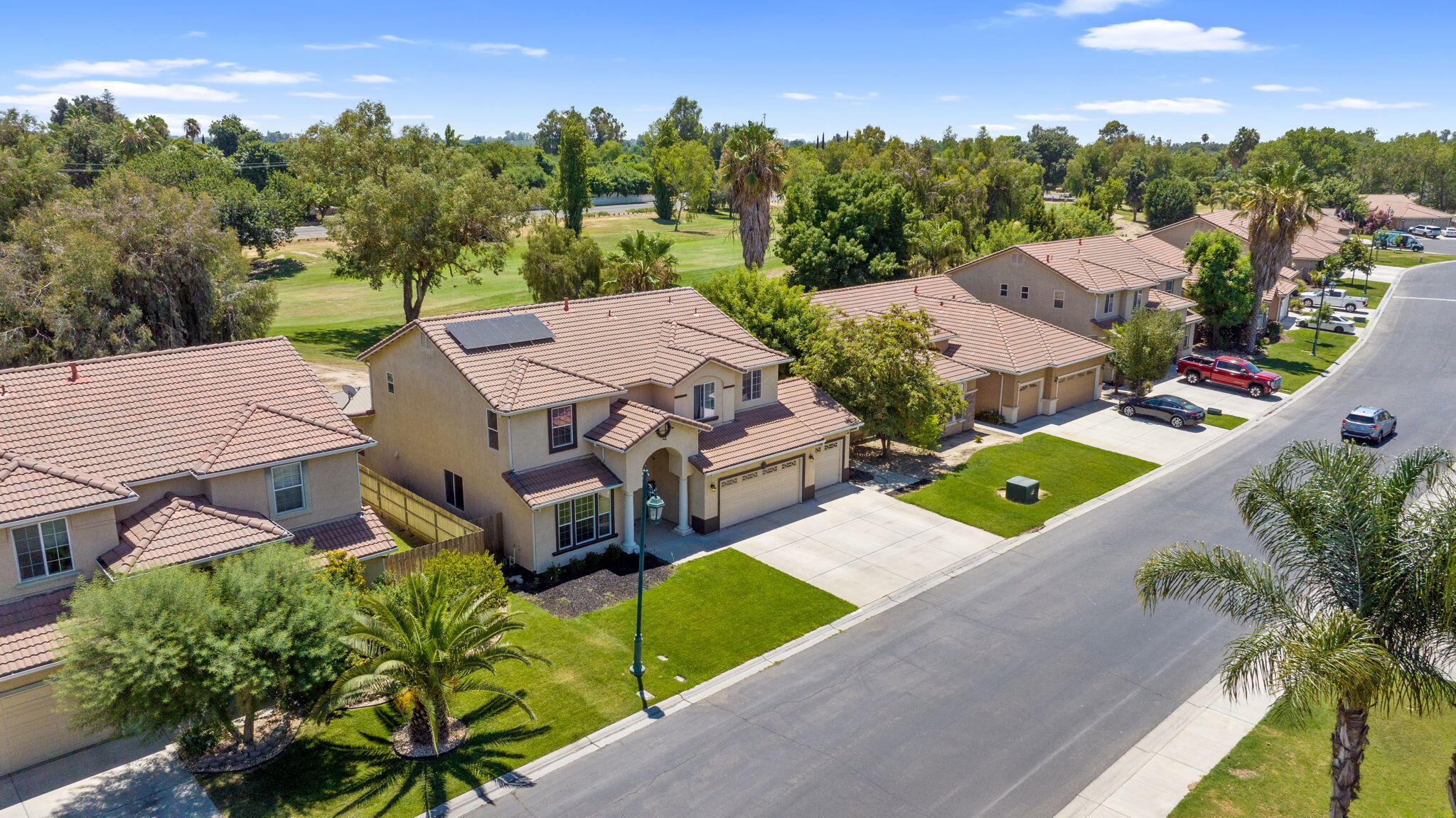 1114 Paradise Dr, Lemoore, CA 93245