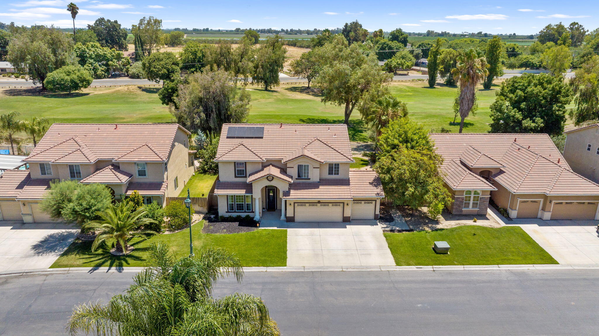 1114 Paradise Dr, Lemoore, CA 93245