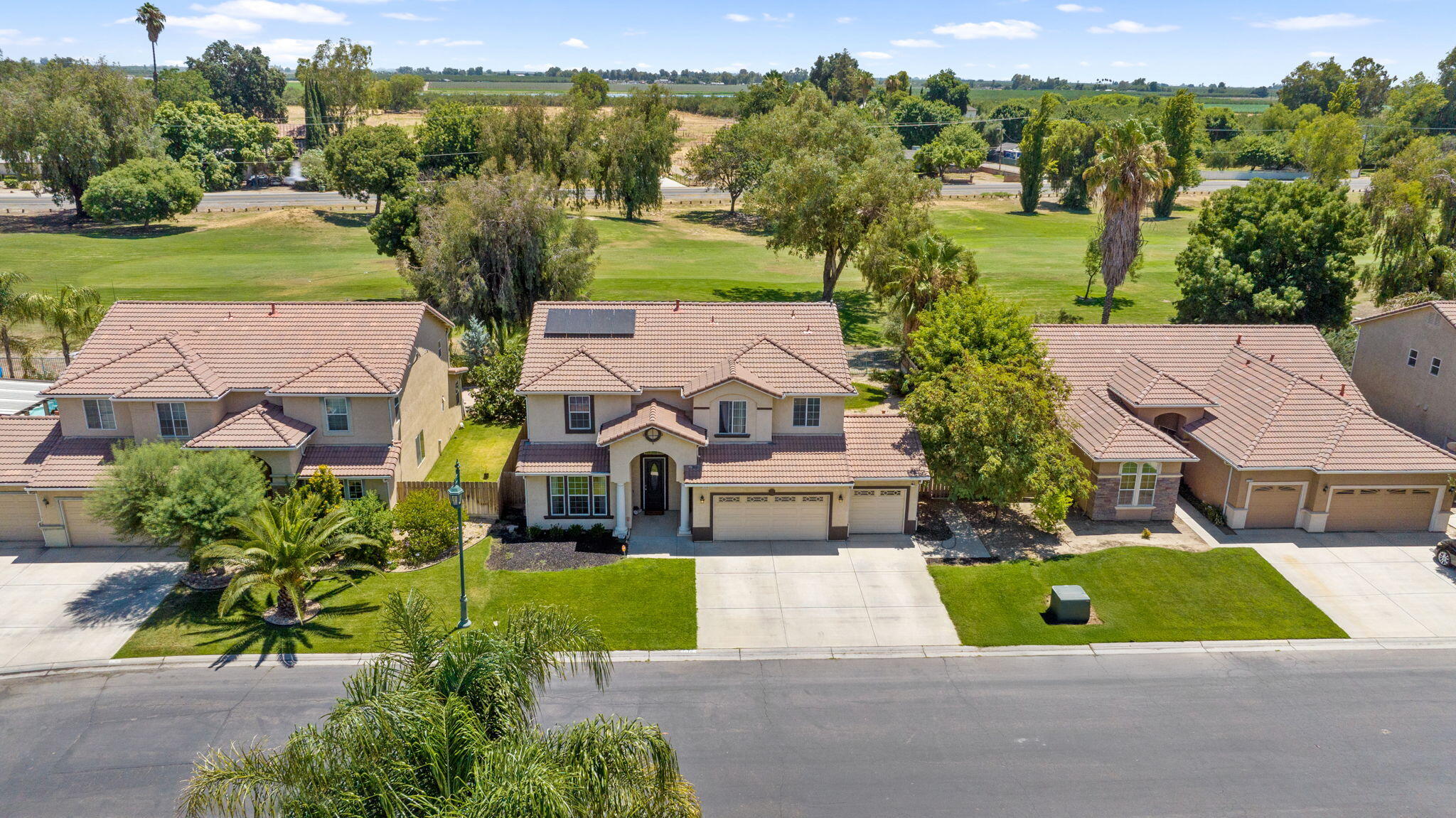 1114 Paradise Dr, Lemoore, CA 93245