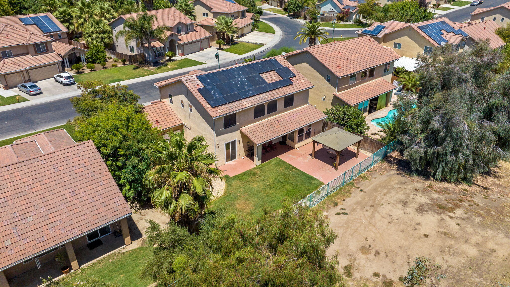 1114 Paradise Dr, Lemoore, CA 93245