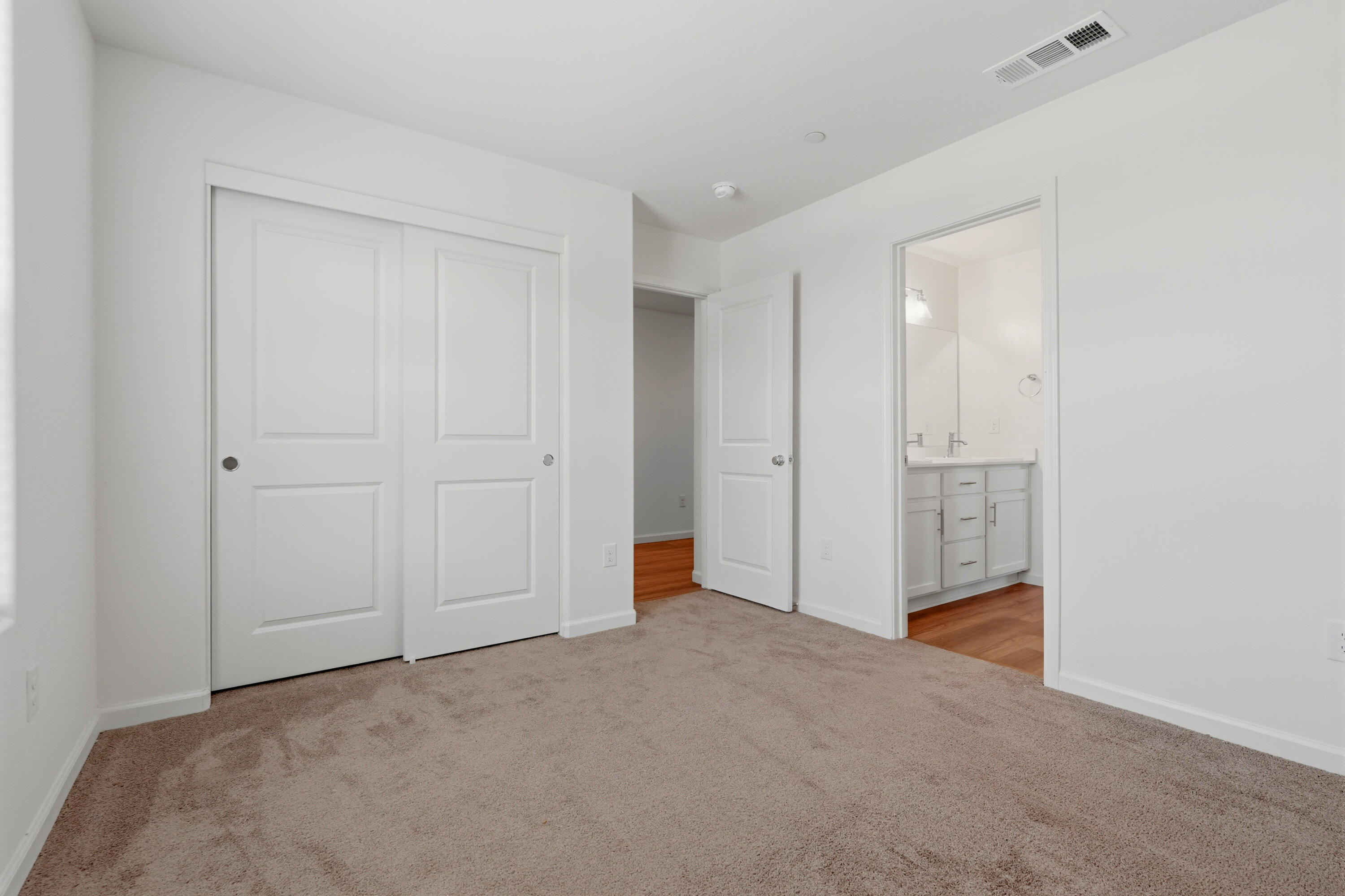 1892 Capistrano Ave, Tulare, CA 93274