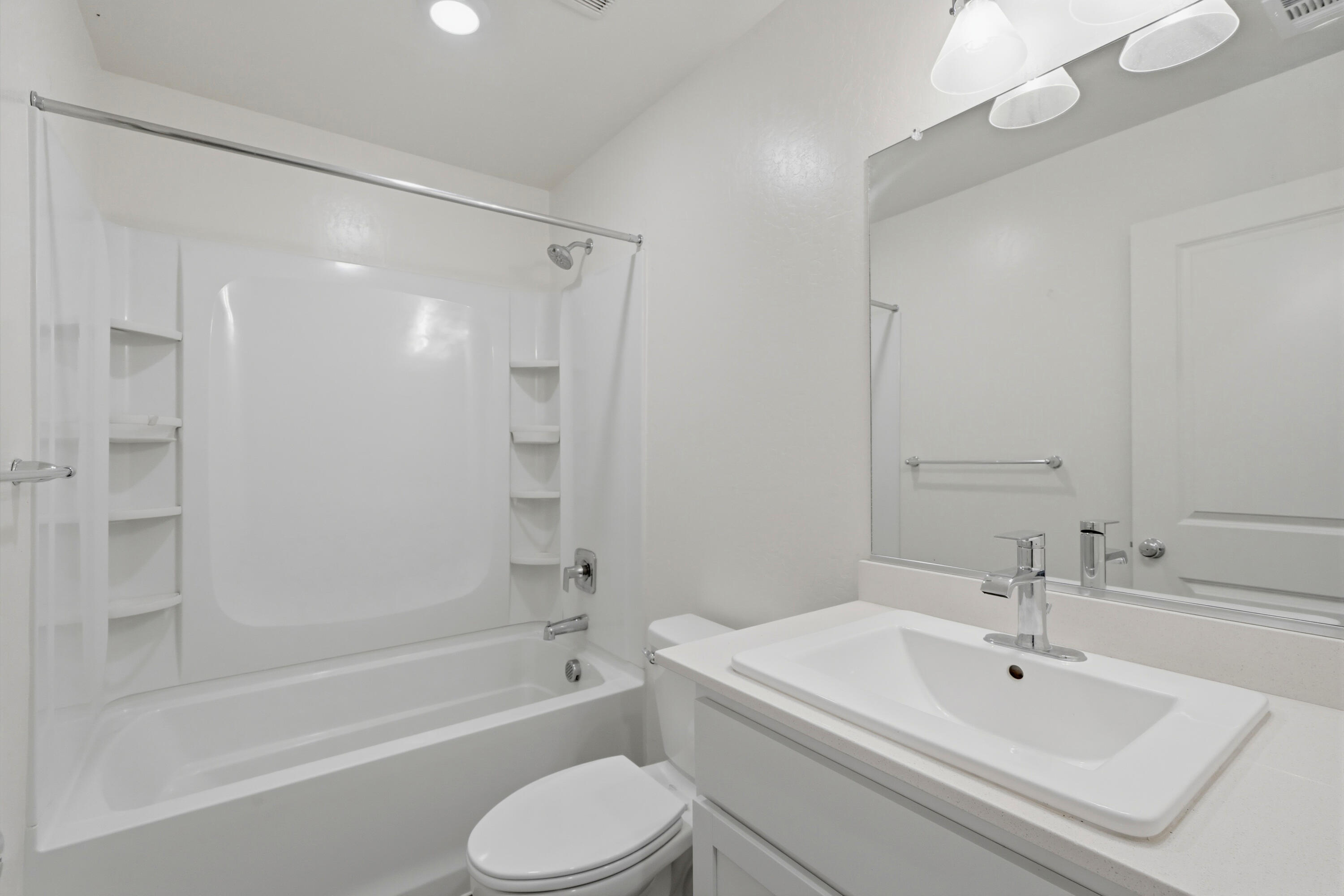 1892 Capistrano Ave, Tulare, CA 93274