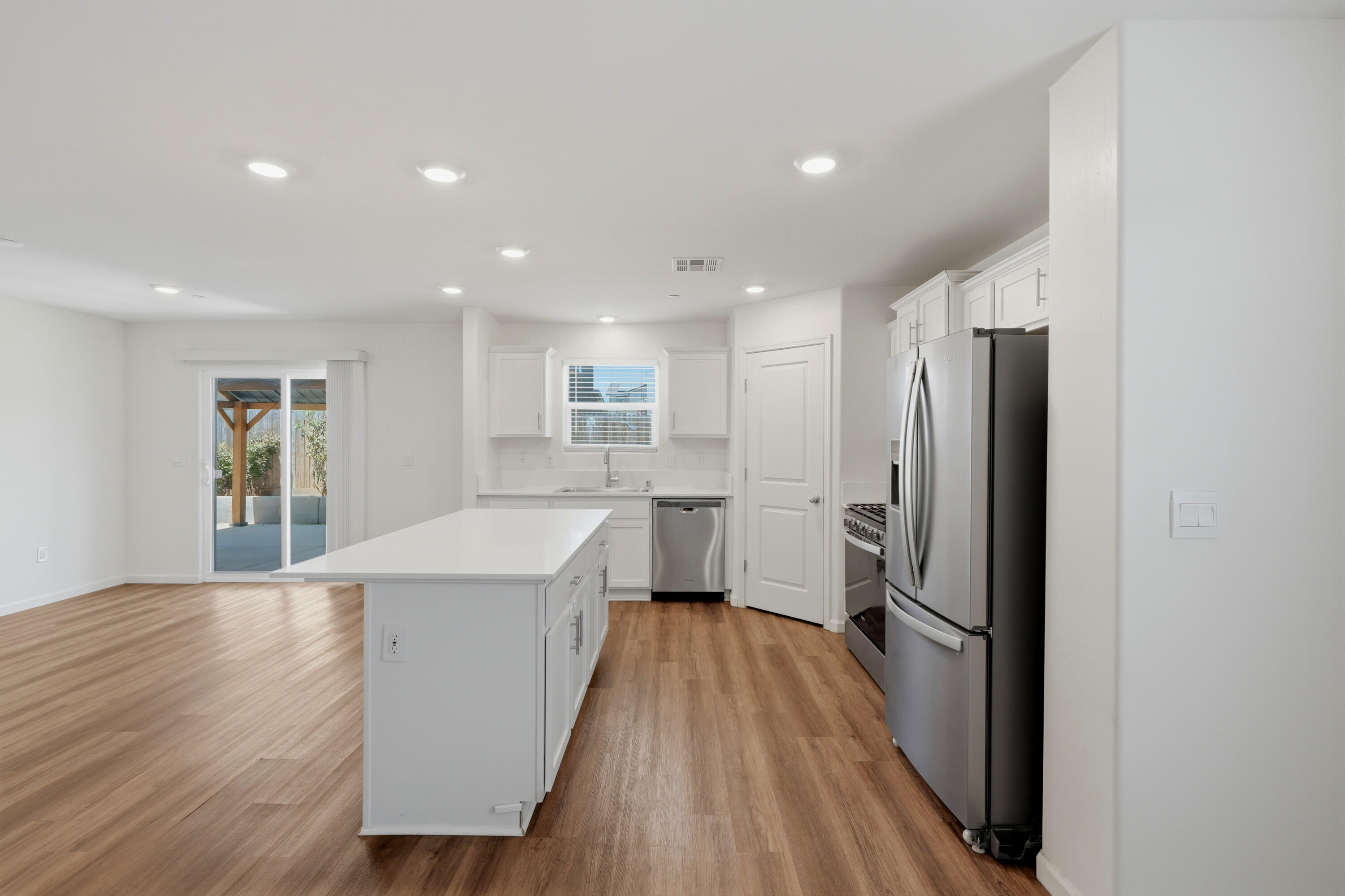 1892 Capistrano Ave, Tulare, CA 93274