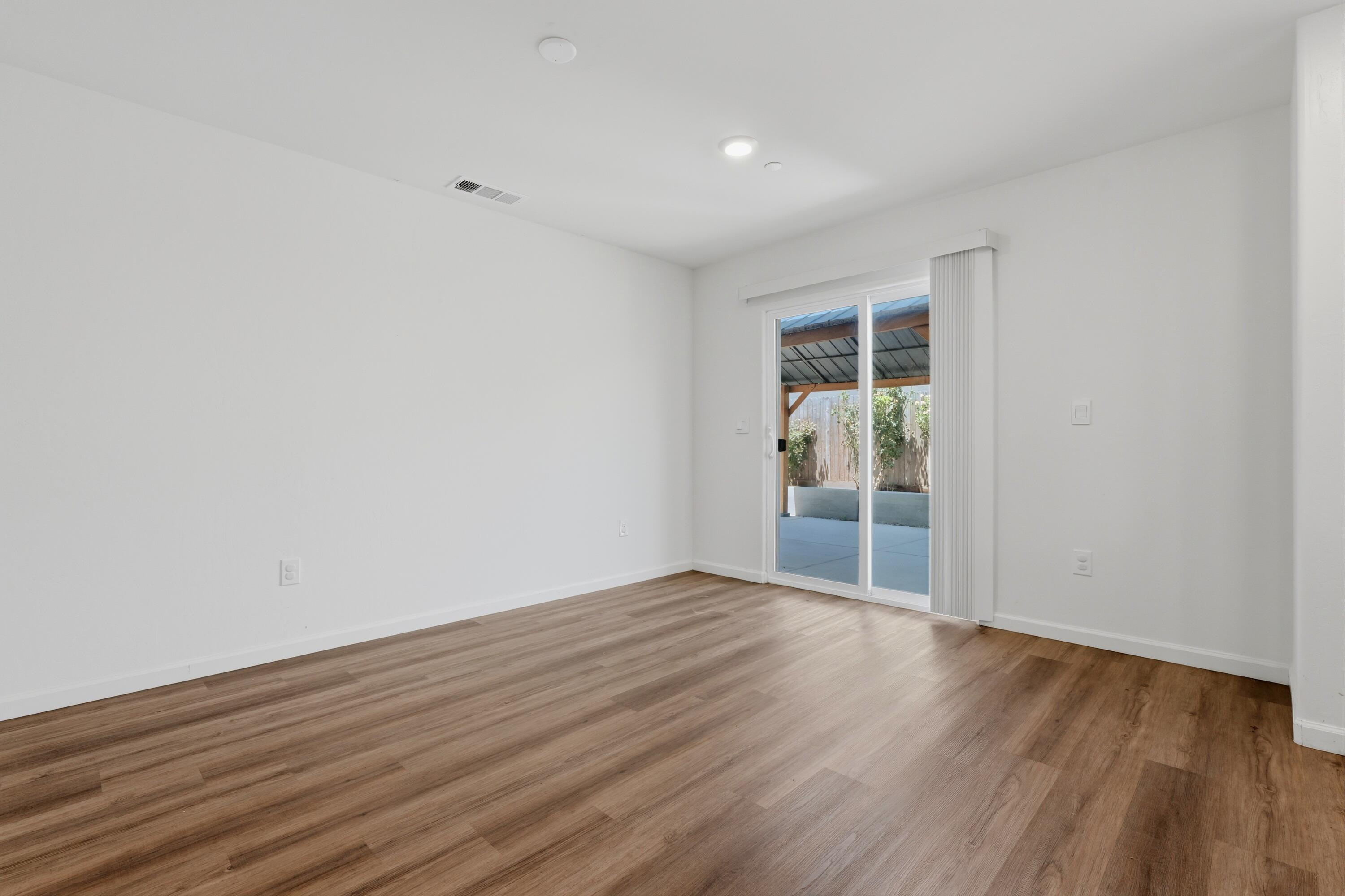 1892 Capistrano Ave, Tulare, CA 93274