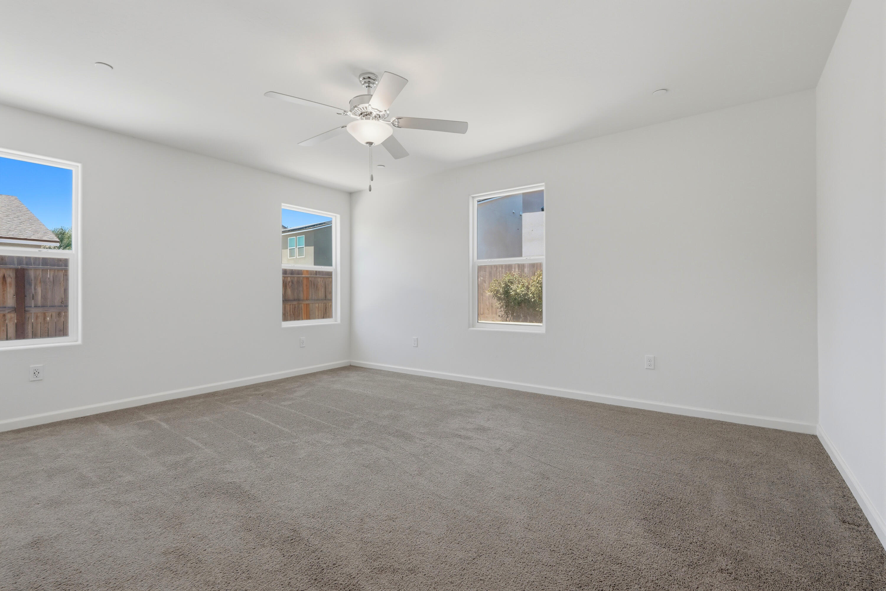 1892 Capistrano Ave, Tulare, CA 93274