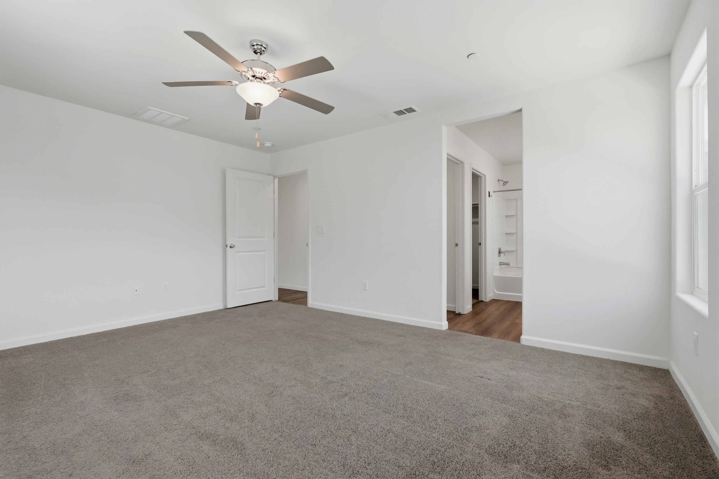 1892 Capistrano Ave, Tulare, CA 93274