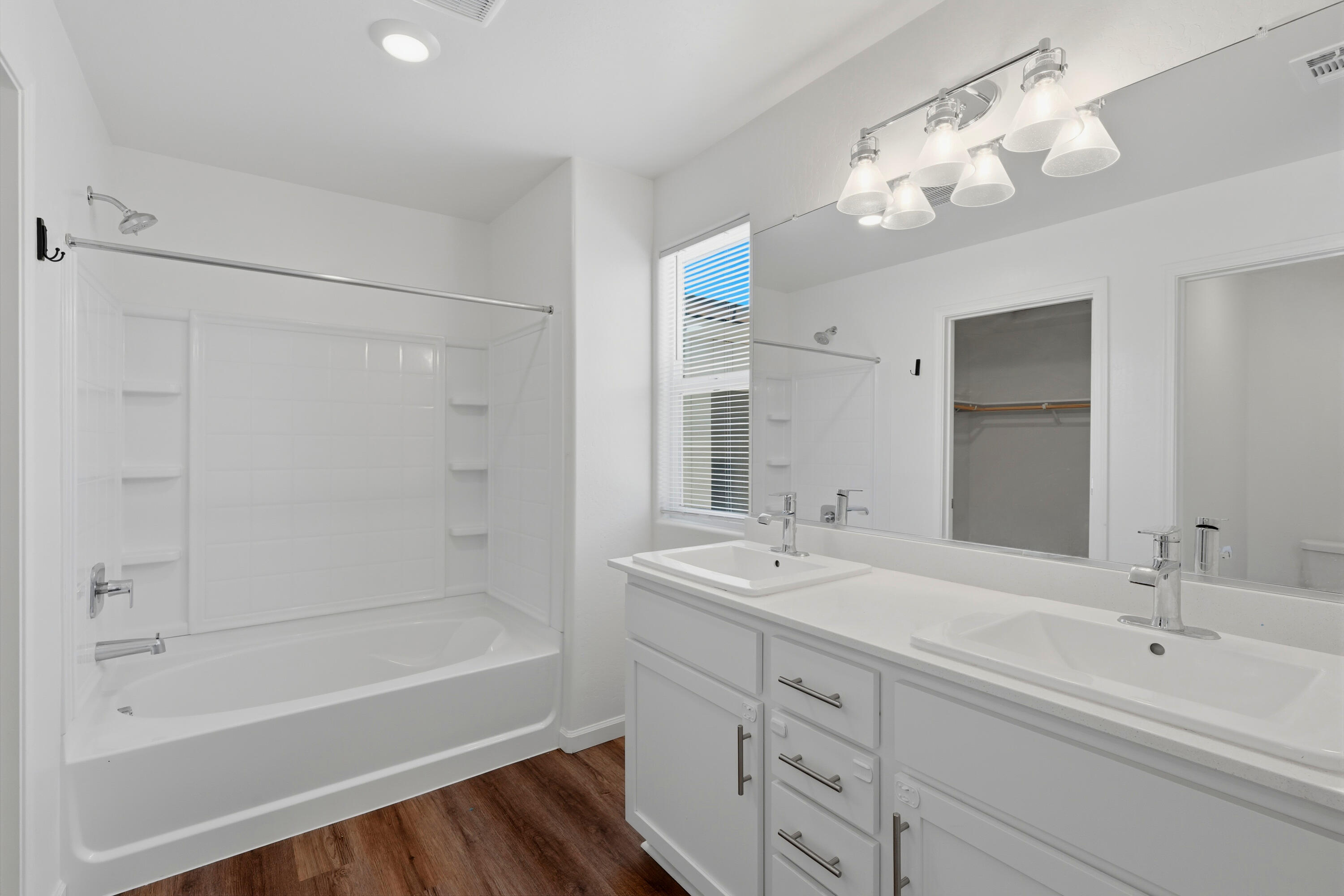 1892 Capistrano Ave, Tulare, CA 93274