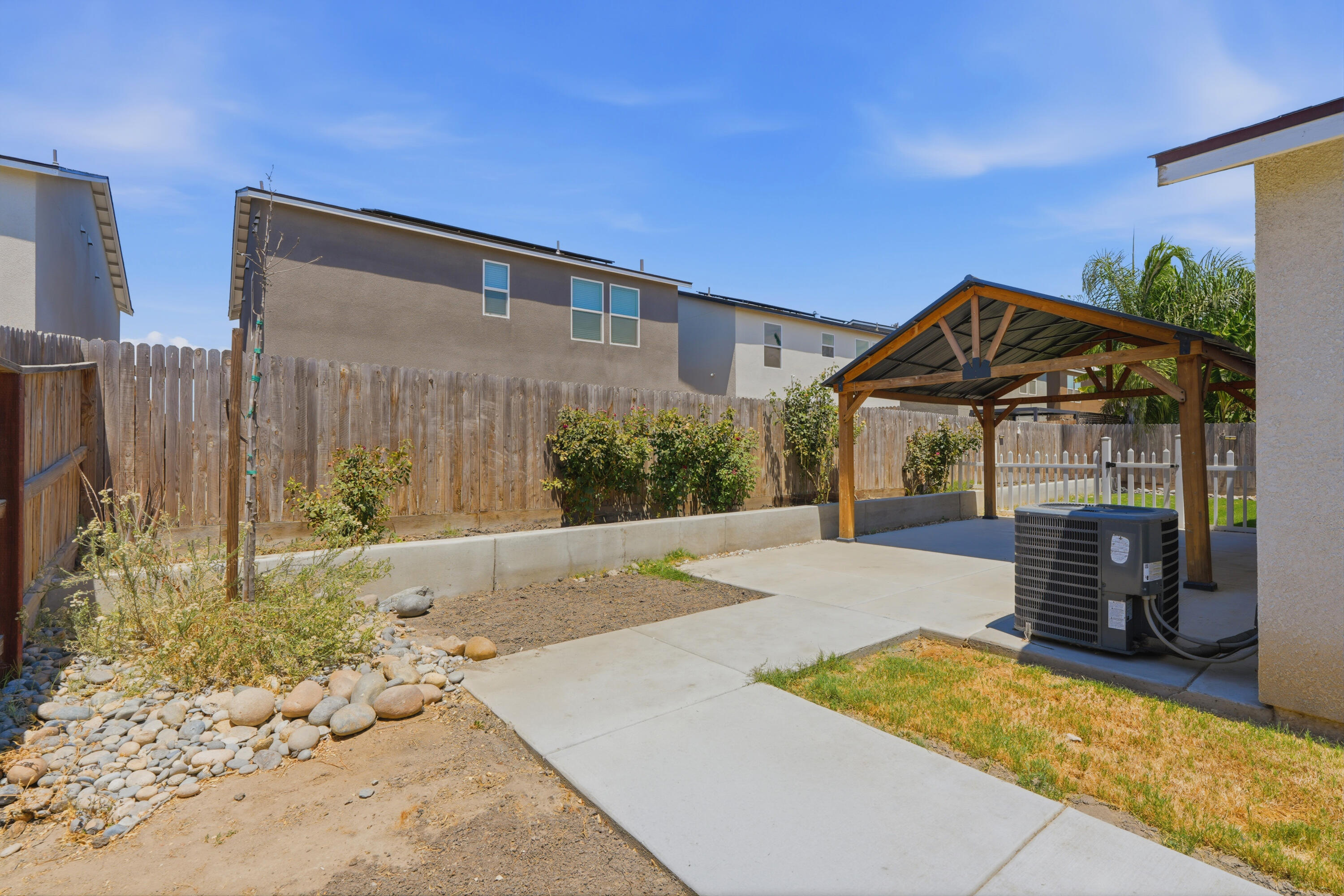 1892 Capistrano Ave, Tulare, CA 93274