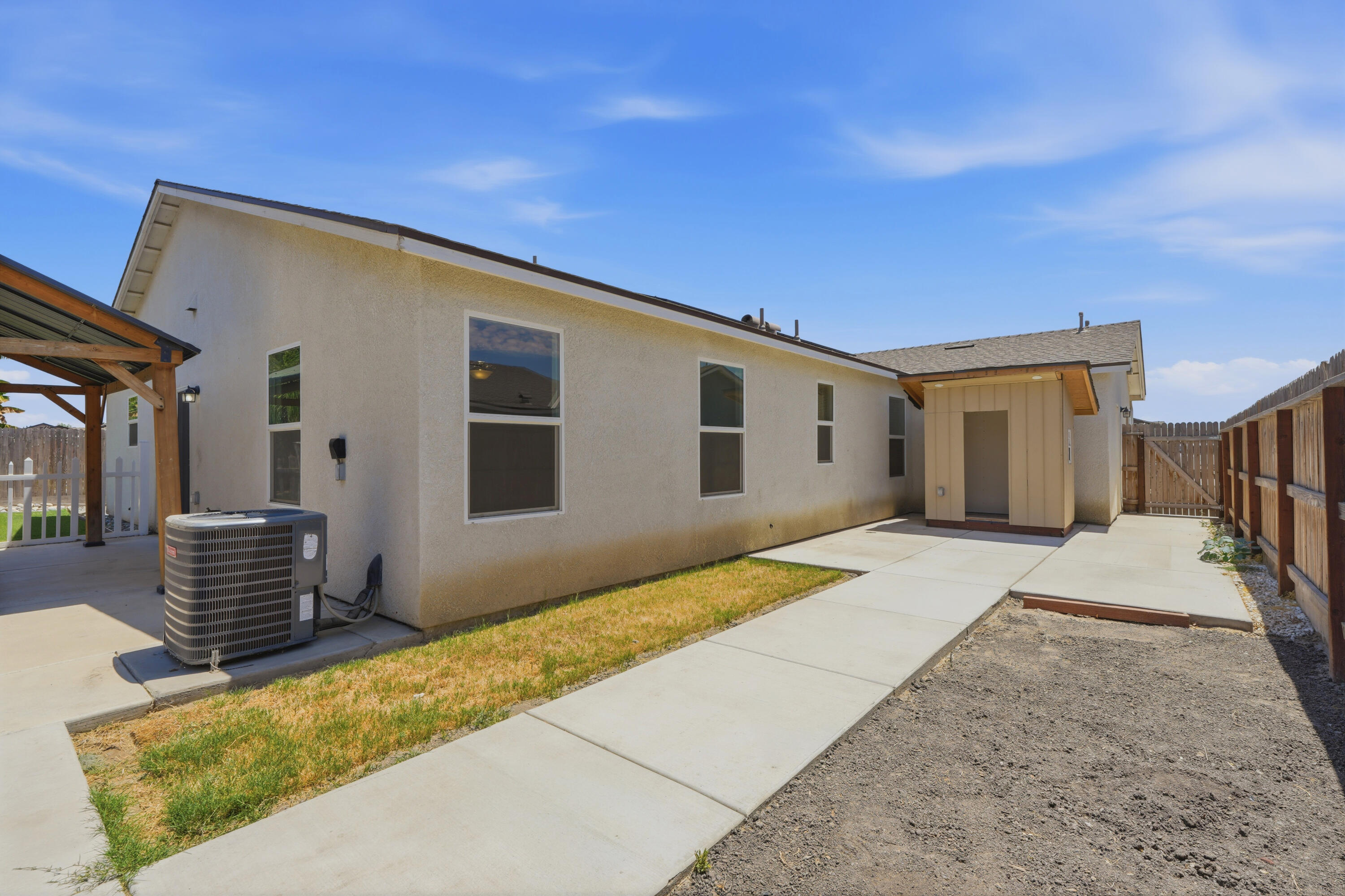 1892 Capistrano Ave, Tulare, CA 93274