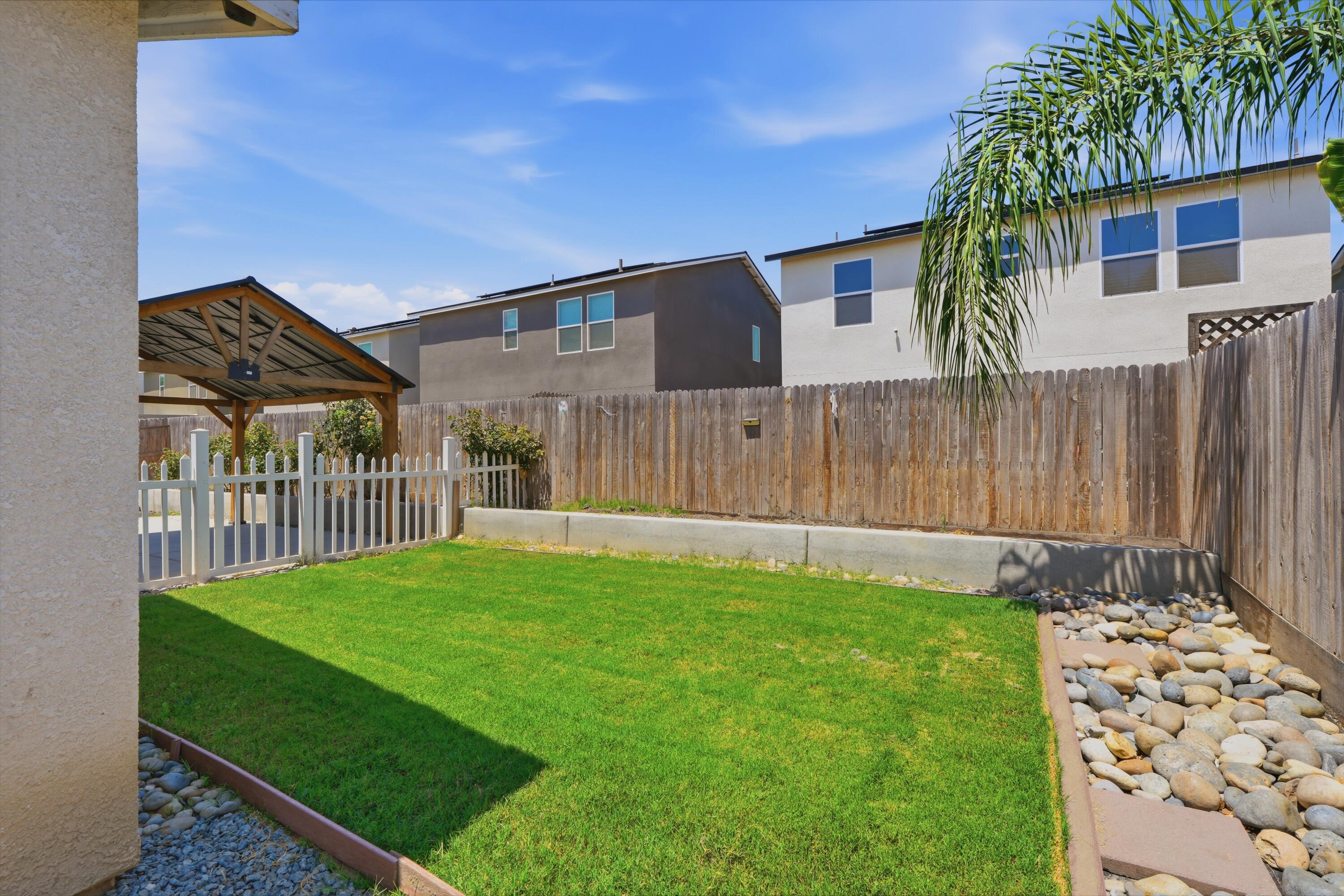 1892 Capistrano Ave, Tulare, CA 93274