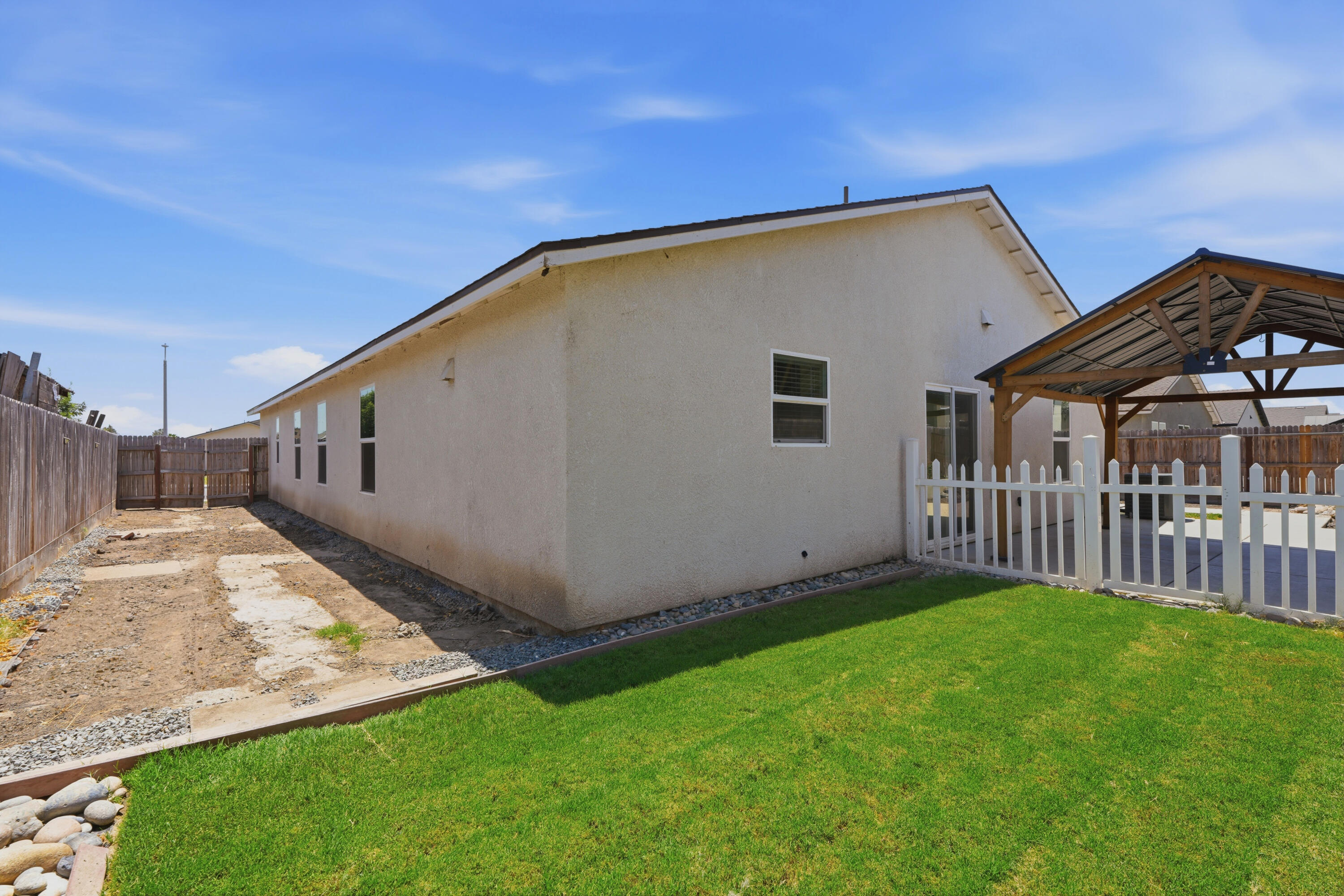 1892 Capistrano Ave, Tulare, CA 93274