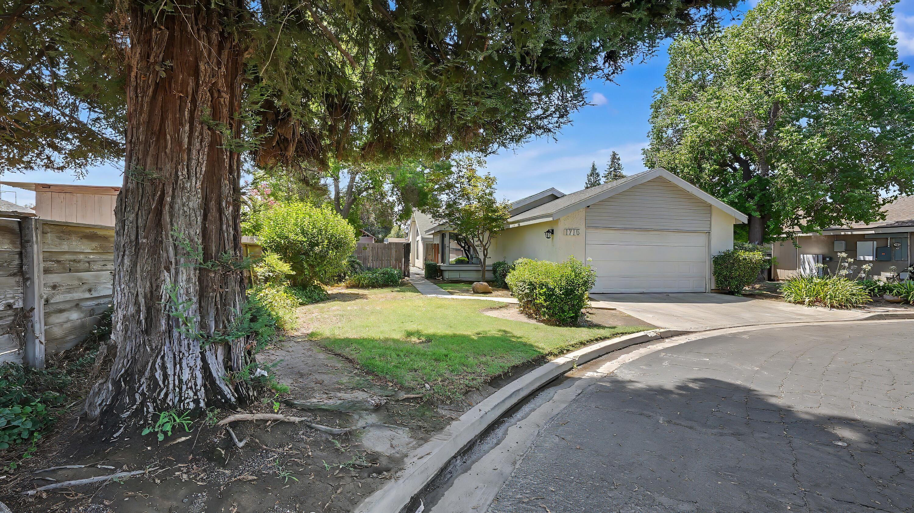 1715 E Vine Ct, Visalia, CA 93292
