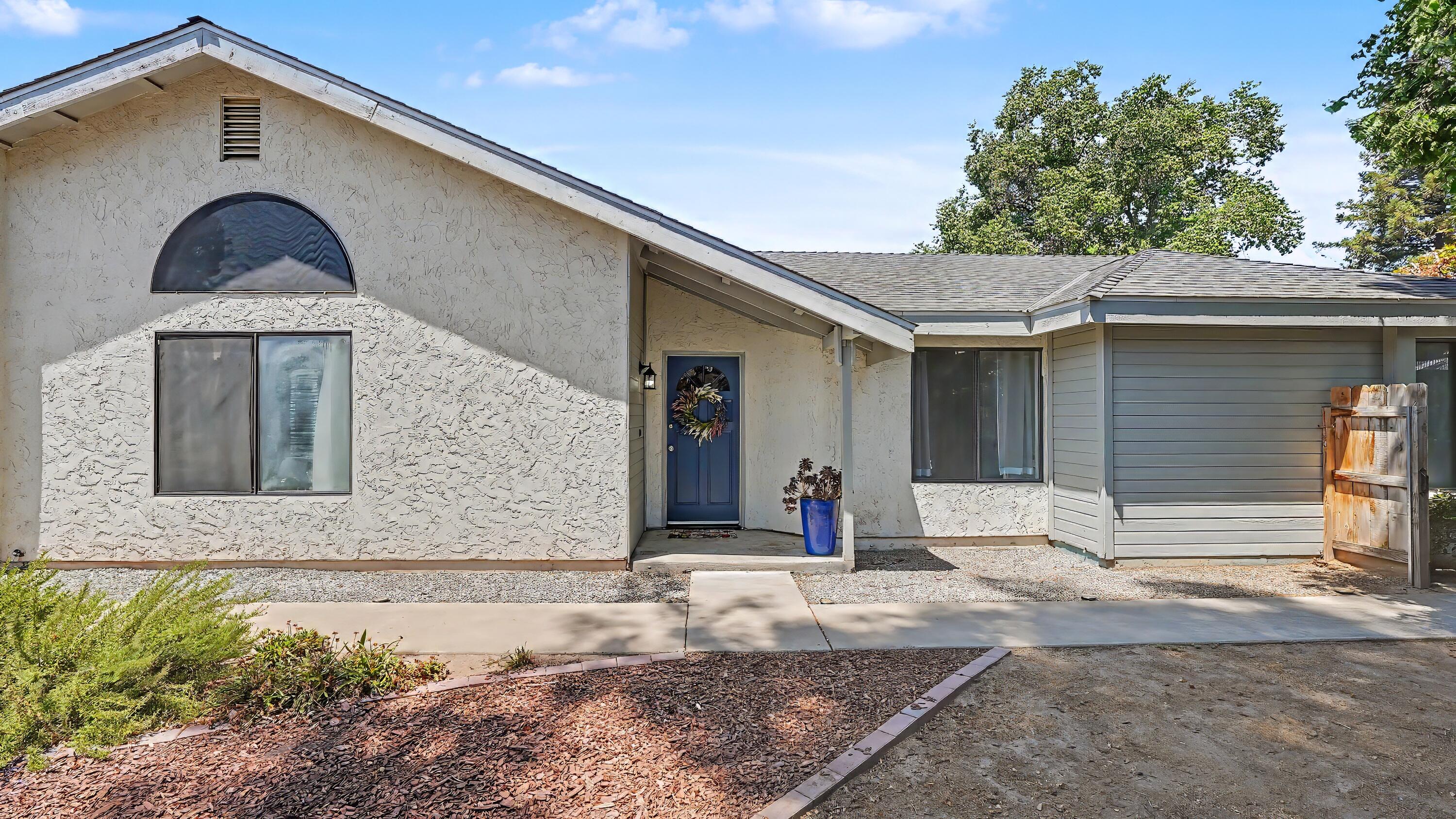 1715 E Vine Ct, Visalia, CA 93292