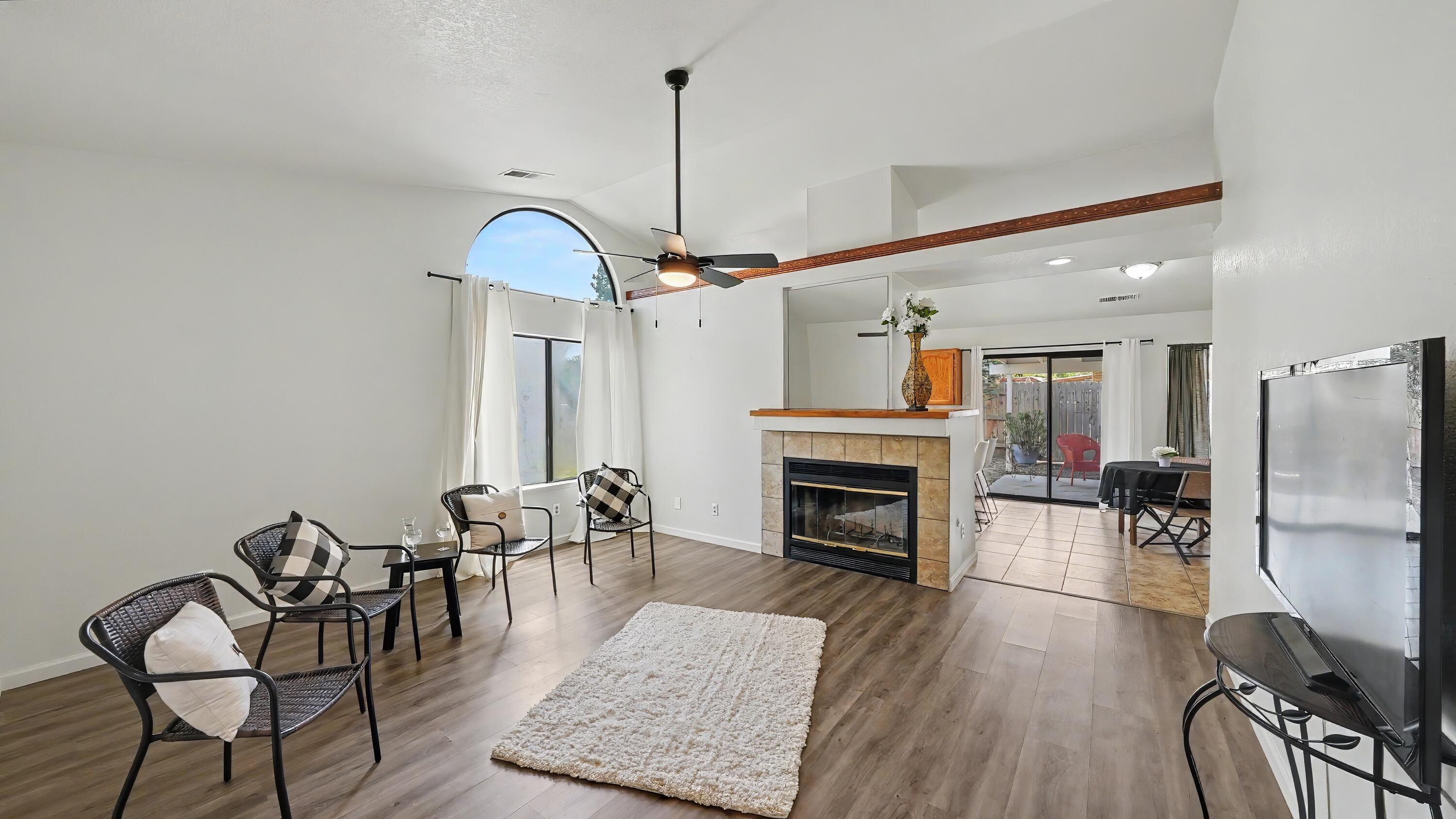 1715 E Vine Ct, Visalia, CA 93292