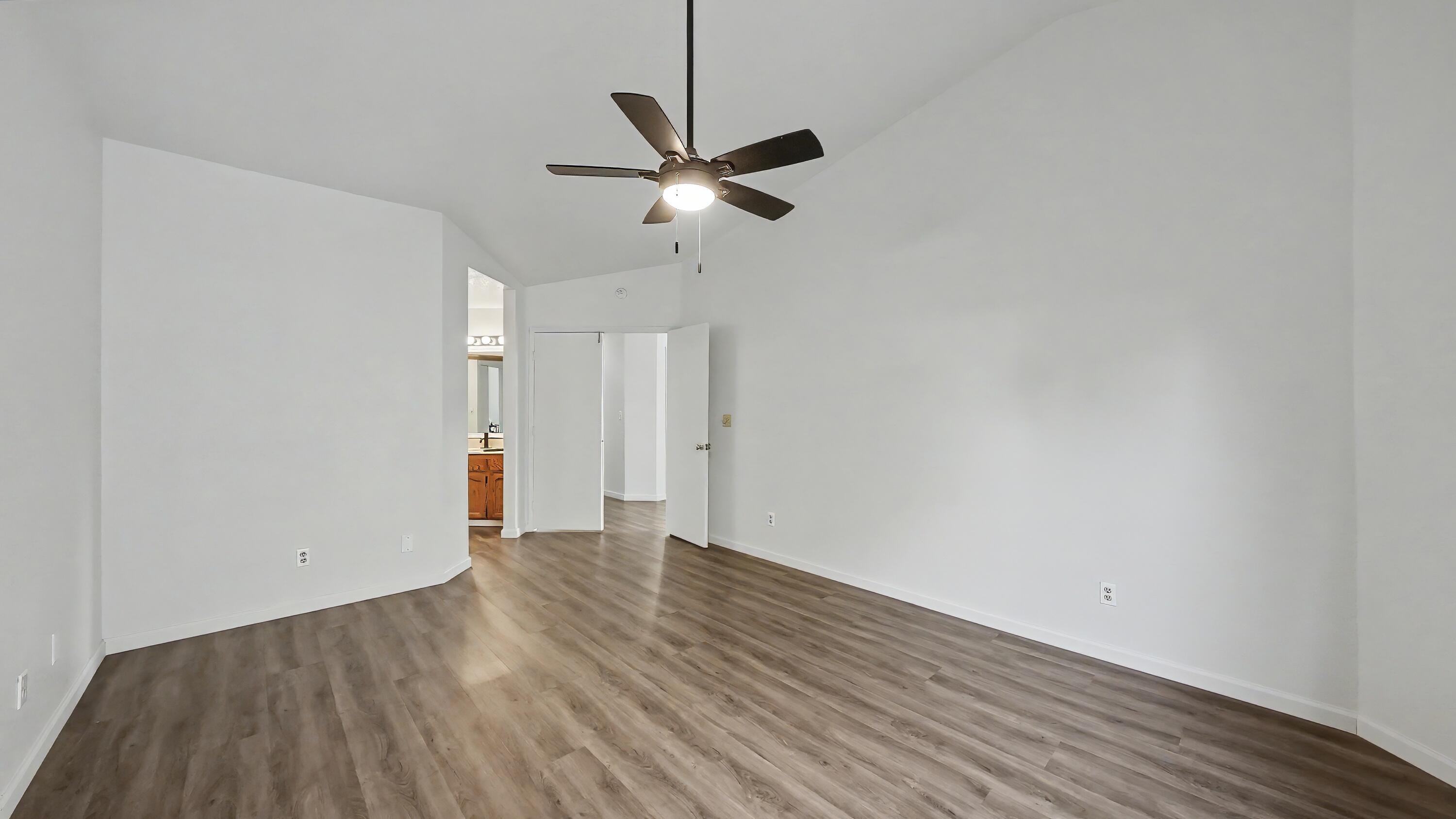 1715 E Vine Ct, Visalia, CA 93292